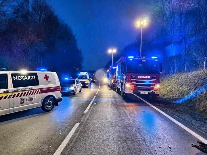 Bei dem schweren Verkehrsunfall wurde ein Jugendlicher getötet.