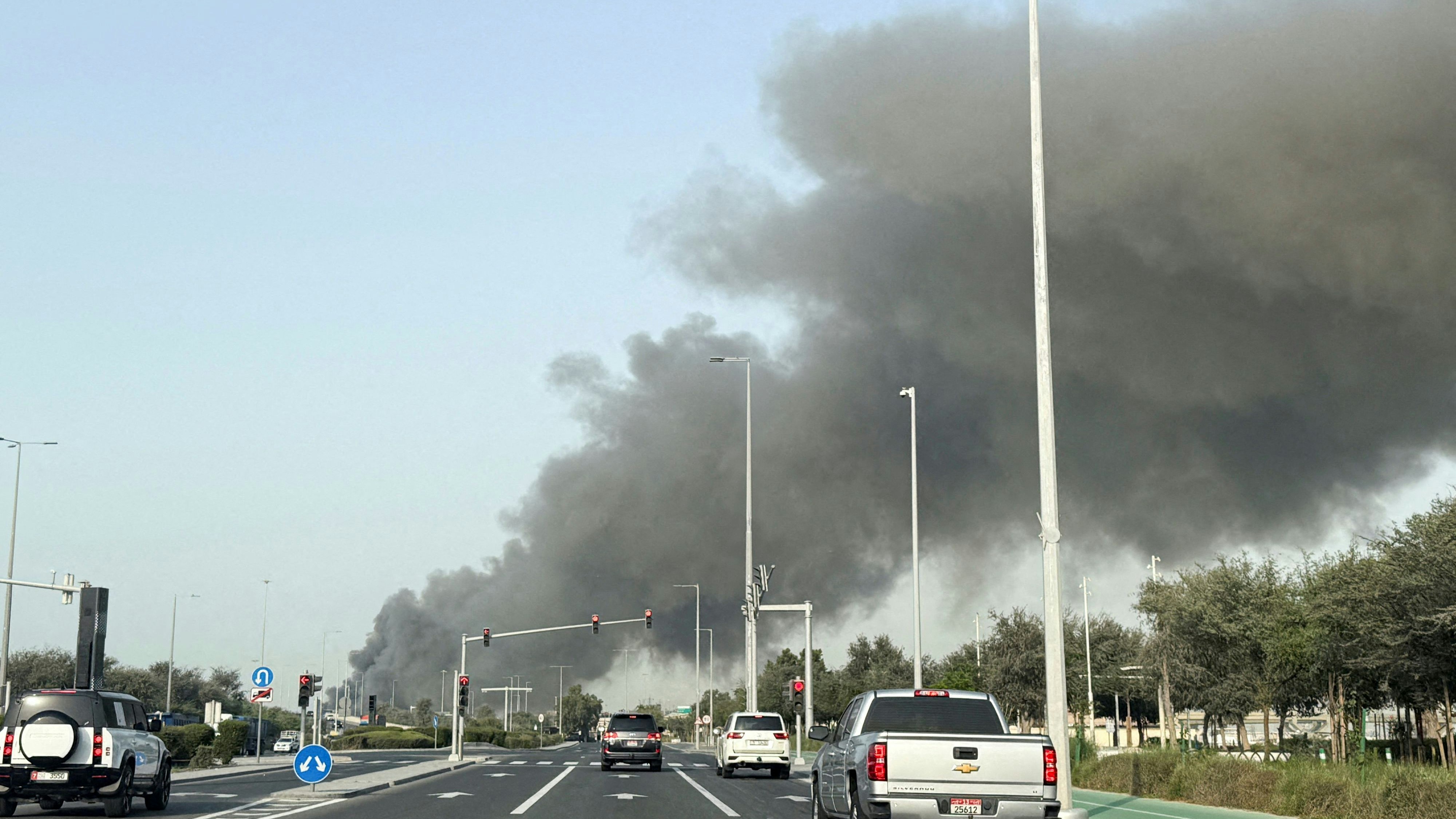 Heute.at - Iran-Angriffe treffen Emirate! Toter durch Trümmerteile