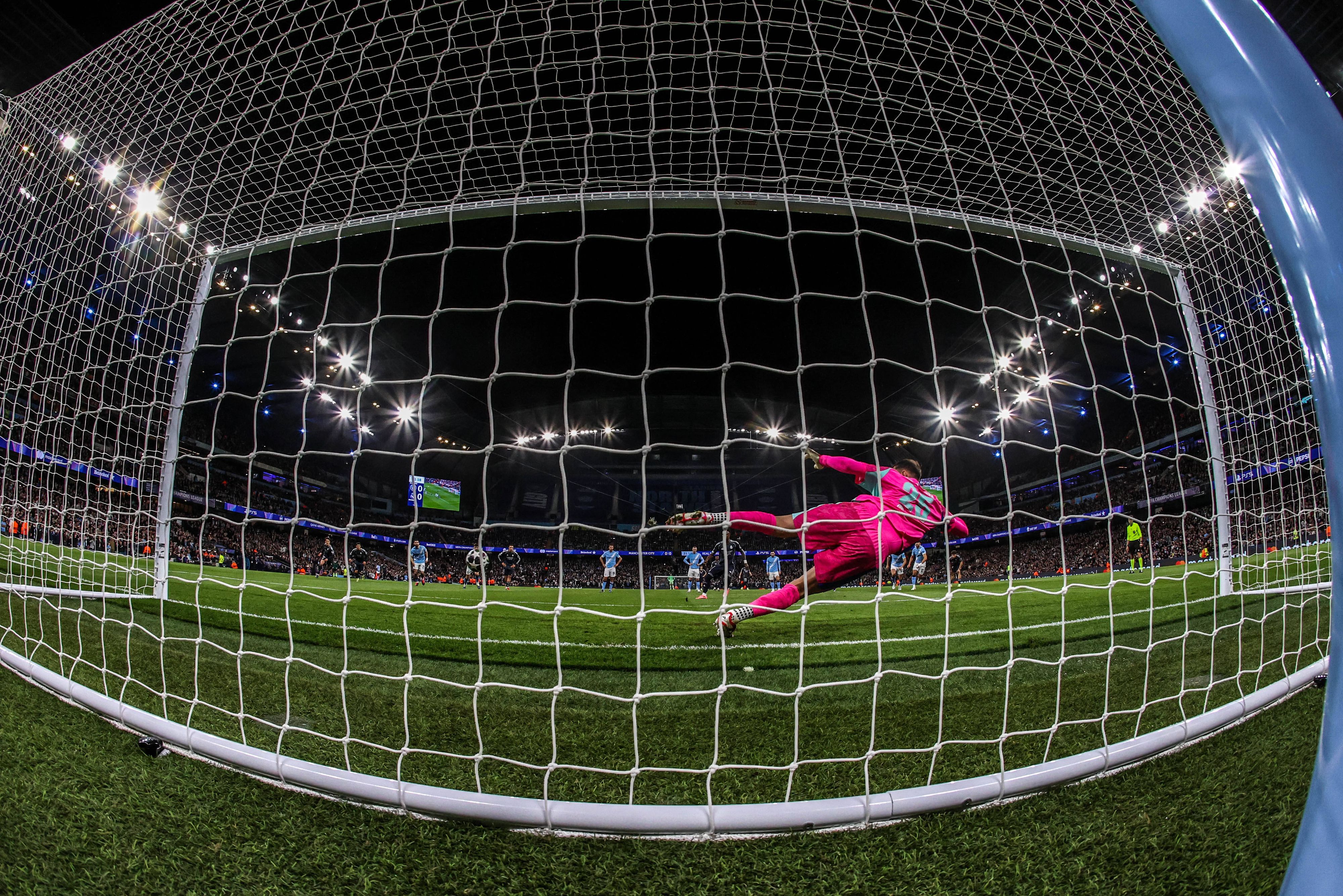 Vinicius Junior versenkt den Elfmeter gegen Manchester City. 