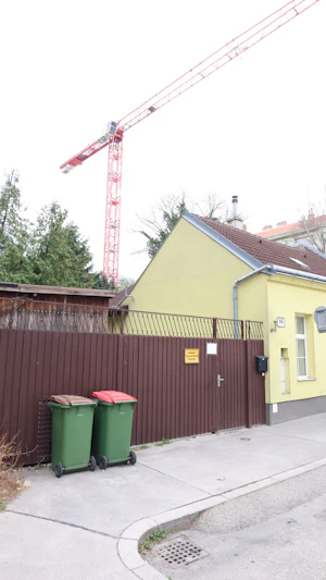 Kindergarten Floridsdorf schließt in zwei Wochen: Eltern betroffen, Stadt Wien prüft Förderungen, unterstützt bei Suche nach Alternativplätzen.