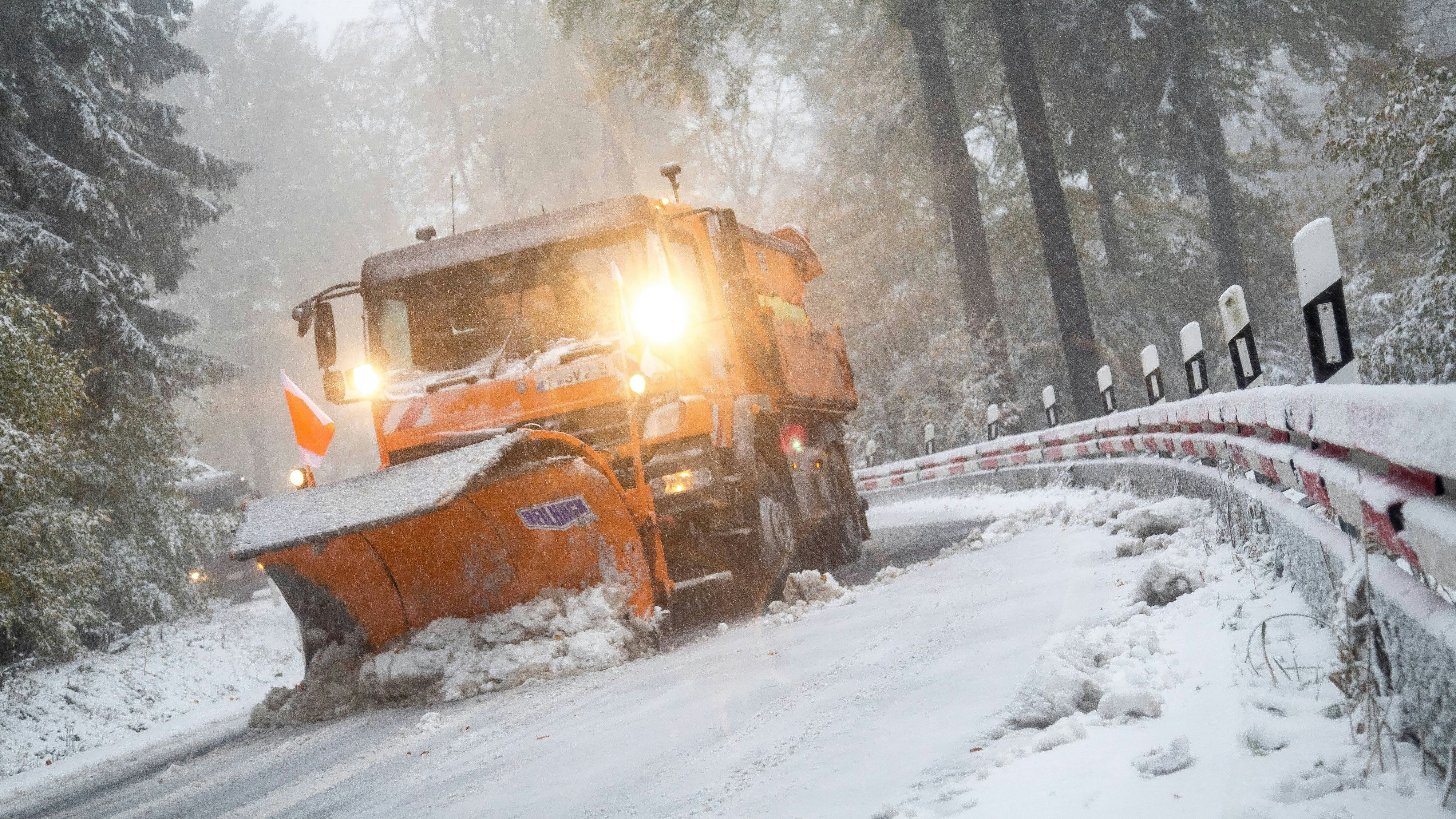 Eine Kälte-Keule schaufelt jetzt wieder Schnee nach Österreich.