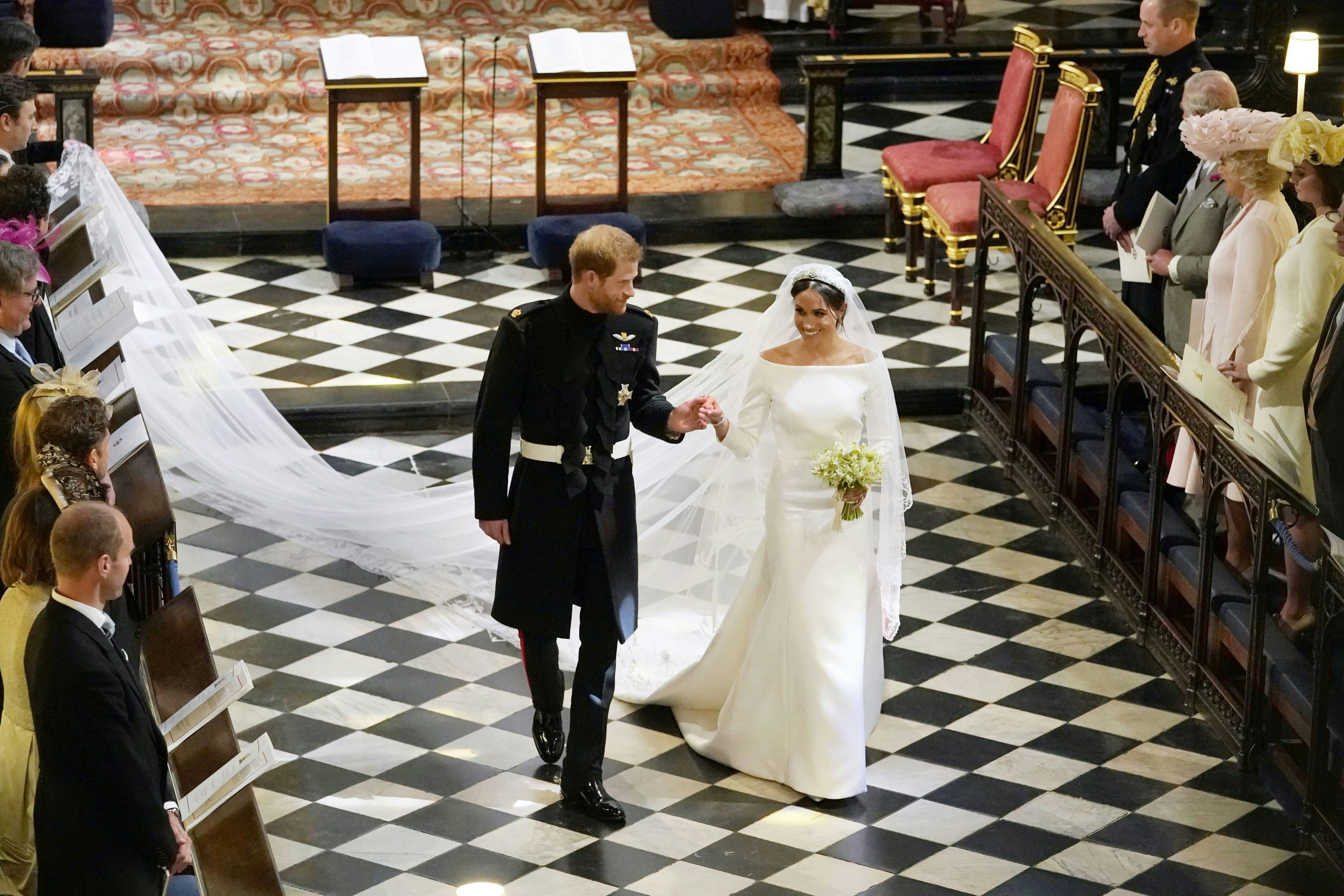 Das Brautpaar in der St George's Chapel in Windsor Castle nach ihrer Hochzeit ...