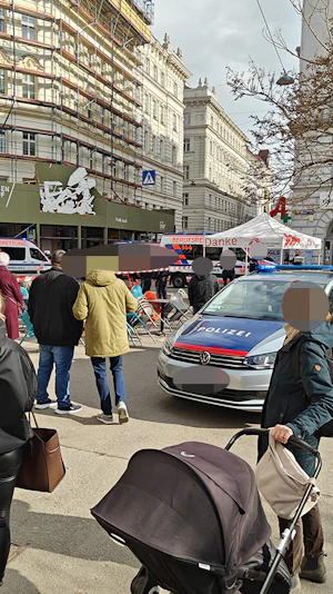 Schwerer Unfall Alsergrund: Großeinsatz bei Baustelle in Wien-Porzellangasse. Aktuelle Entwicklungen und erste Details zum Vorfall.