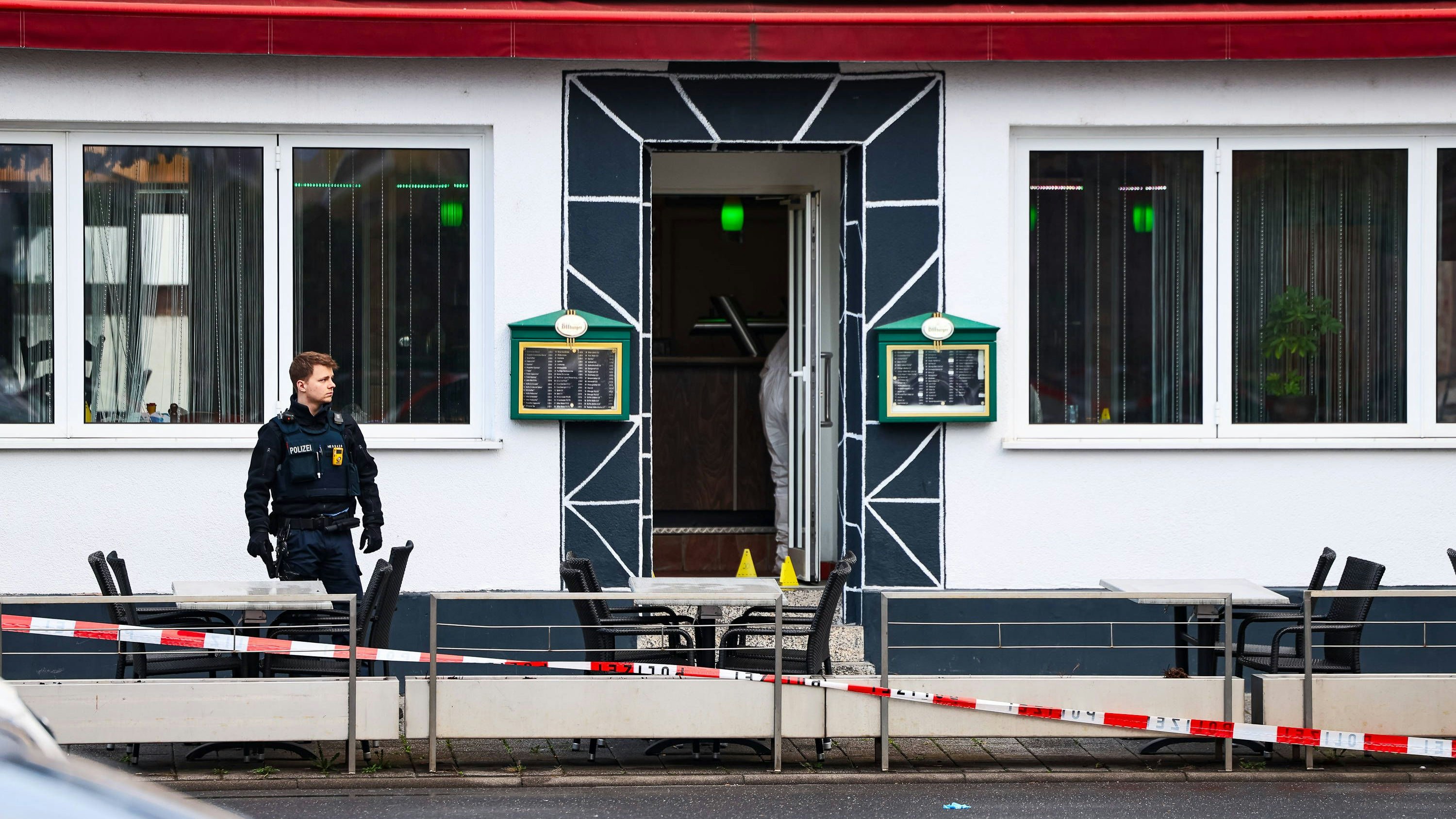 Heute.at - Polizei im Großeinsatz! Zwei Personen in Bistro getötet