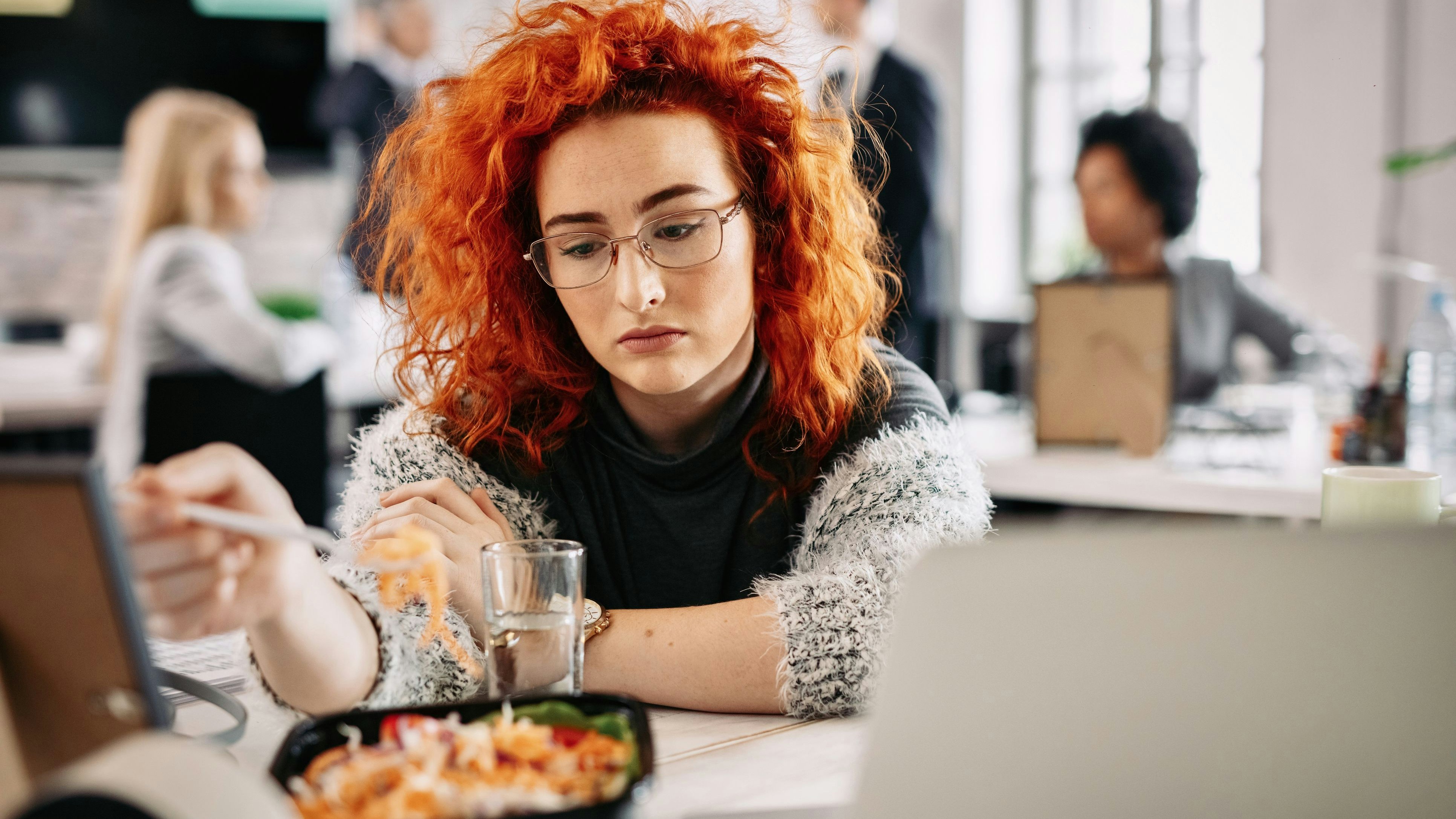Heute.at - Gegen das Mittagstief – DAS solltest du im Büro essen