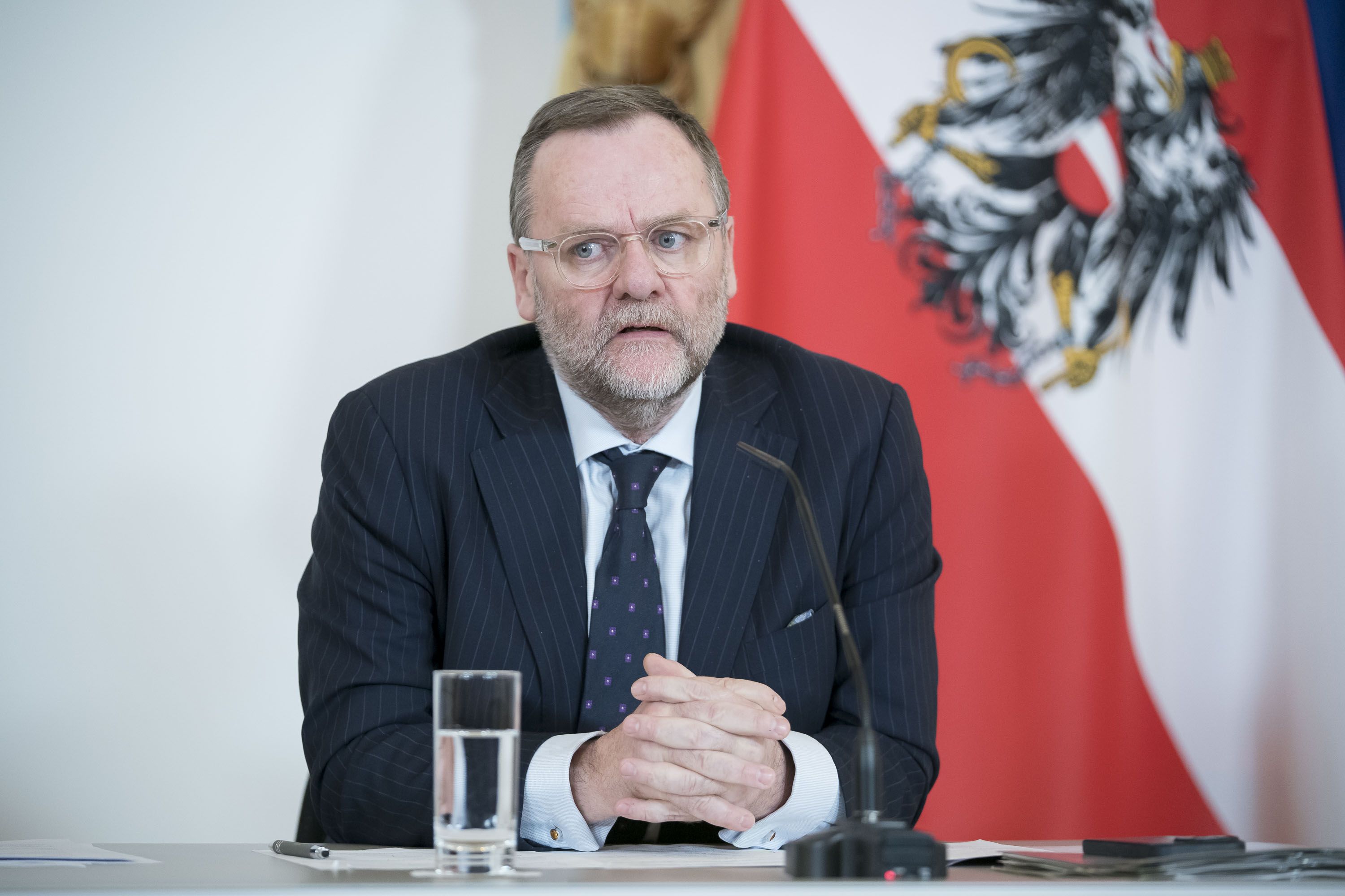 Josef Schellhorn während einer Pressekonferenz im Februar 2026.