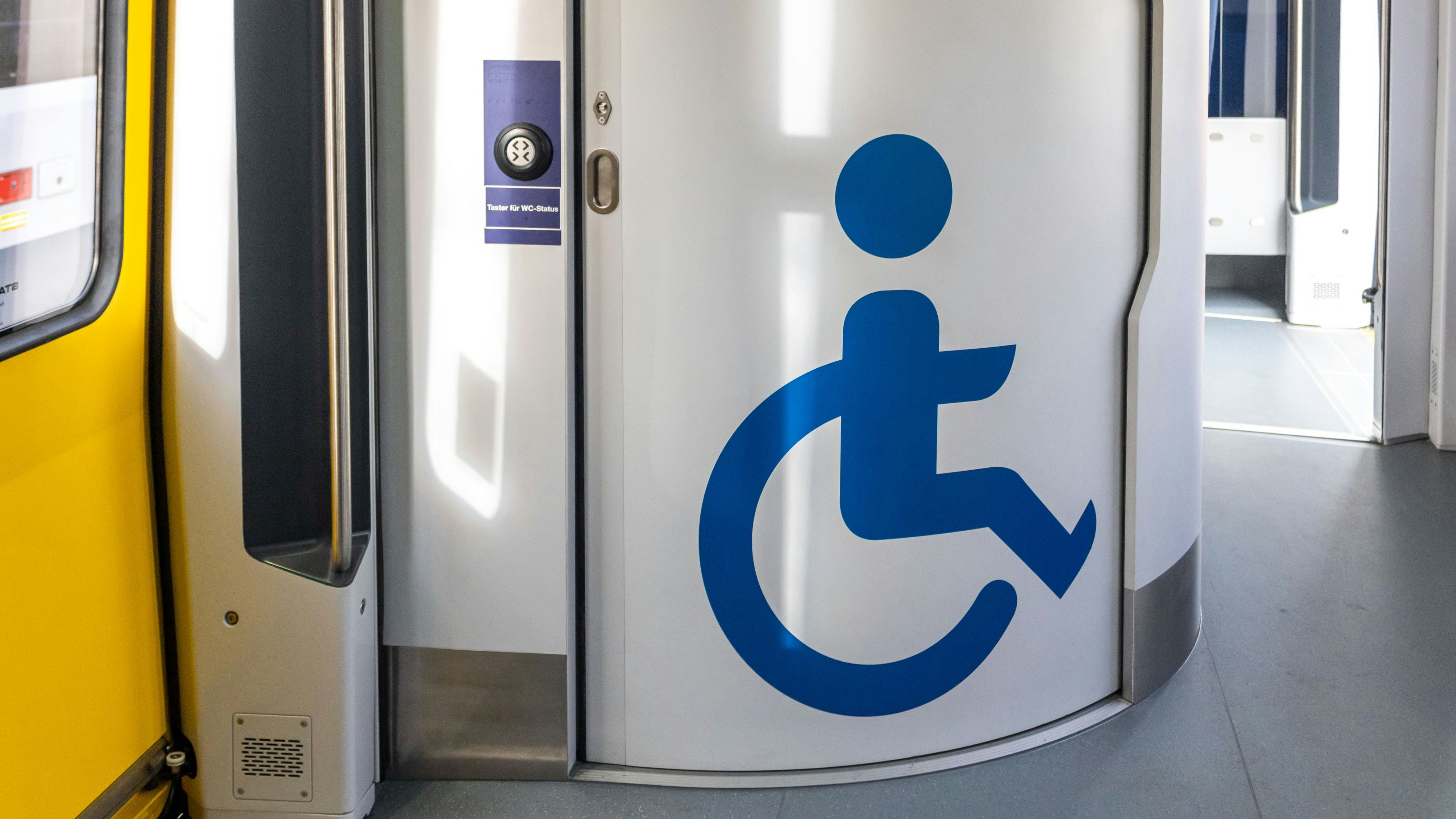 Anders als z.B. in den Linzer Bims gibt es in der Regio-Stadtbahn sogar ein barrierefreies WC.