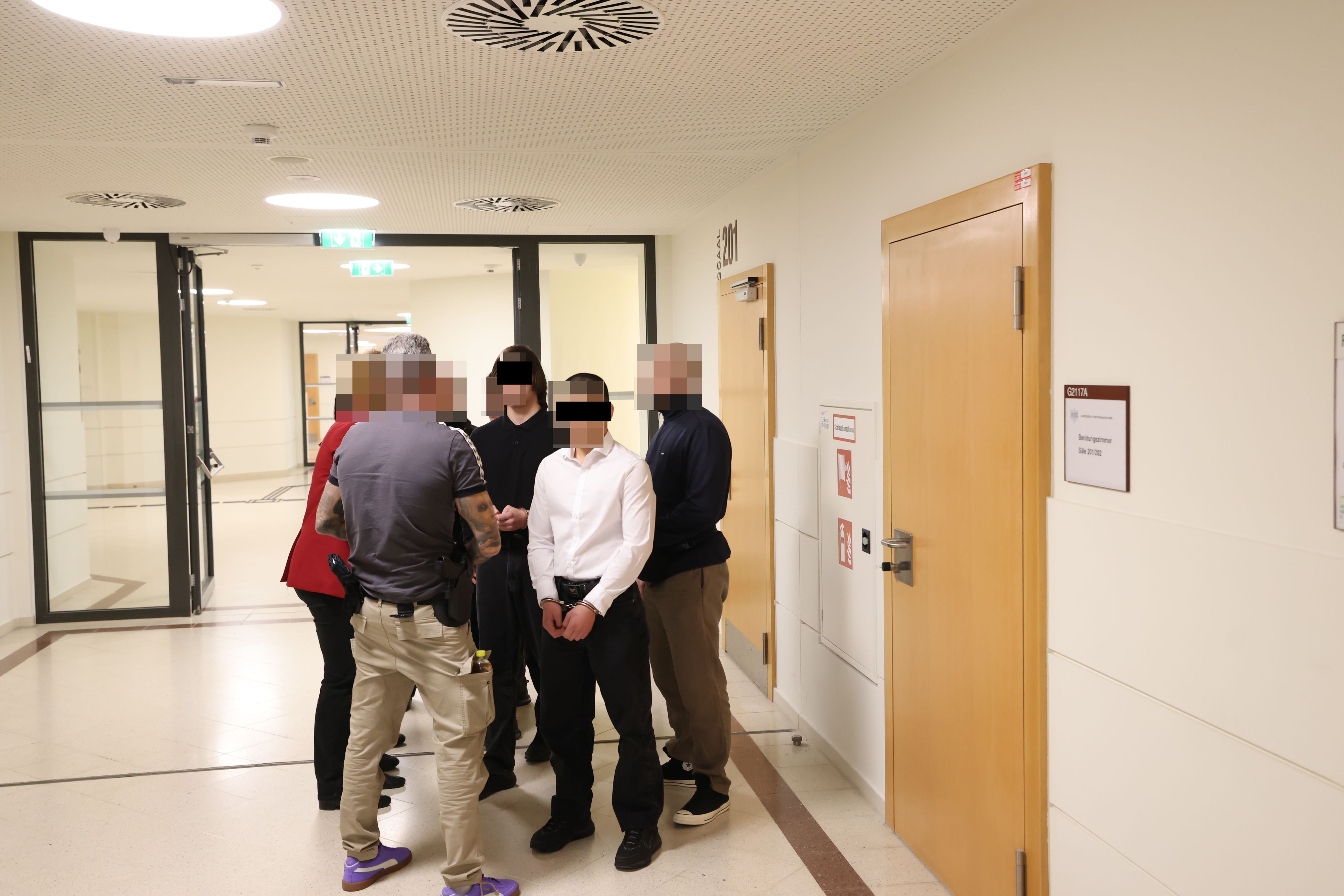 Gewaltserie bei Westbahnhof: Verdächtige Jugendliche vor Gericht.