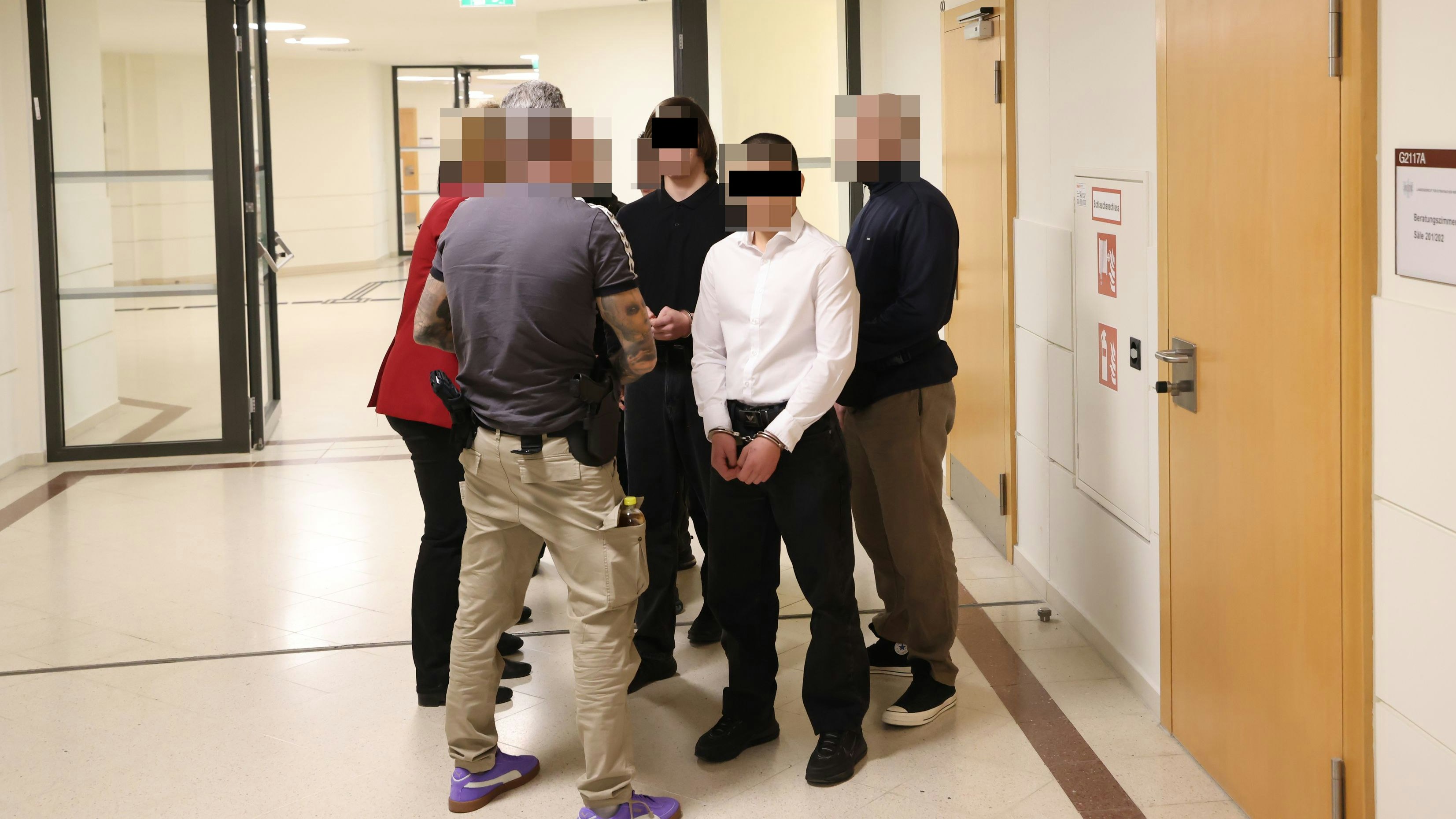 Gewaltserie bei Westbahnhof: Verdächtige Jugendliche vor Gericht.