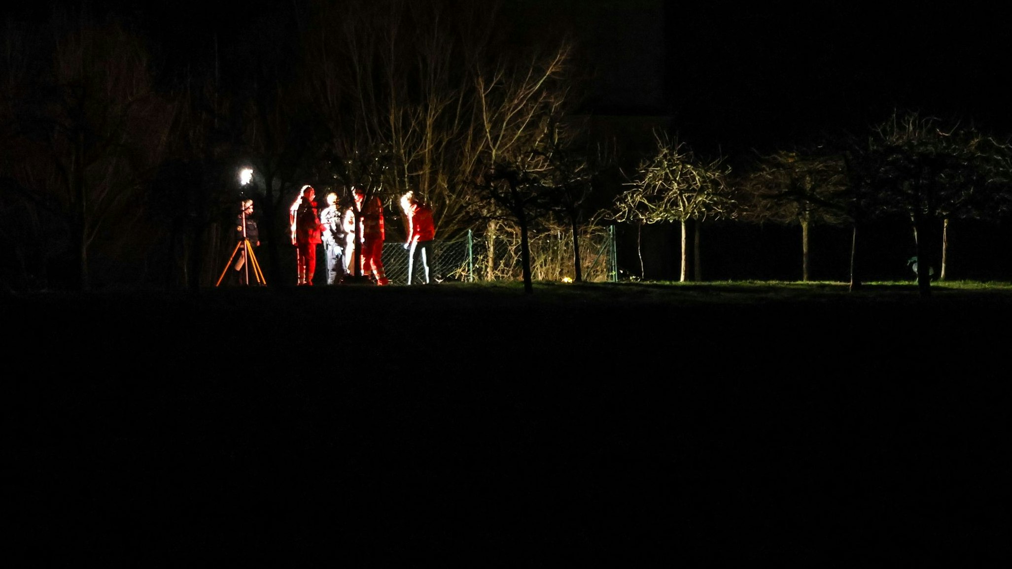 In Gunskirchen (Bezirk Wels-Land) ist es am 17. März 2026 zu einem tödlichen Arbeitsunfall gekommen. In einem Teich wurde am Abend eine reglose Person entdeckt.