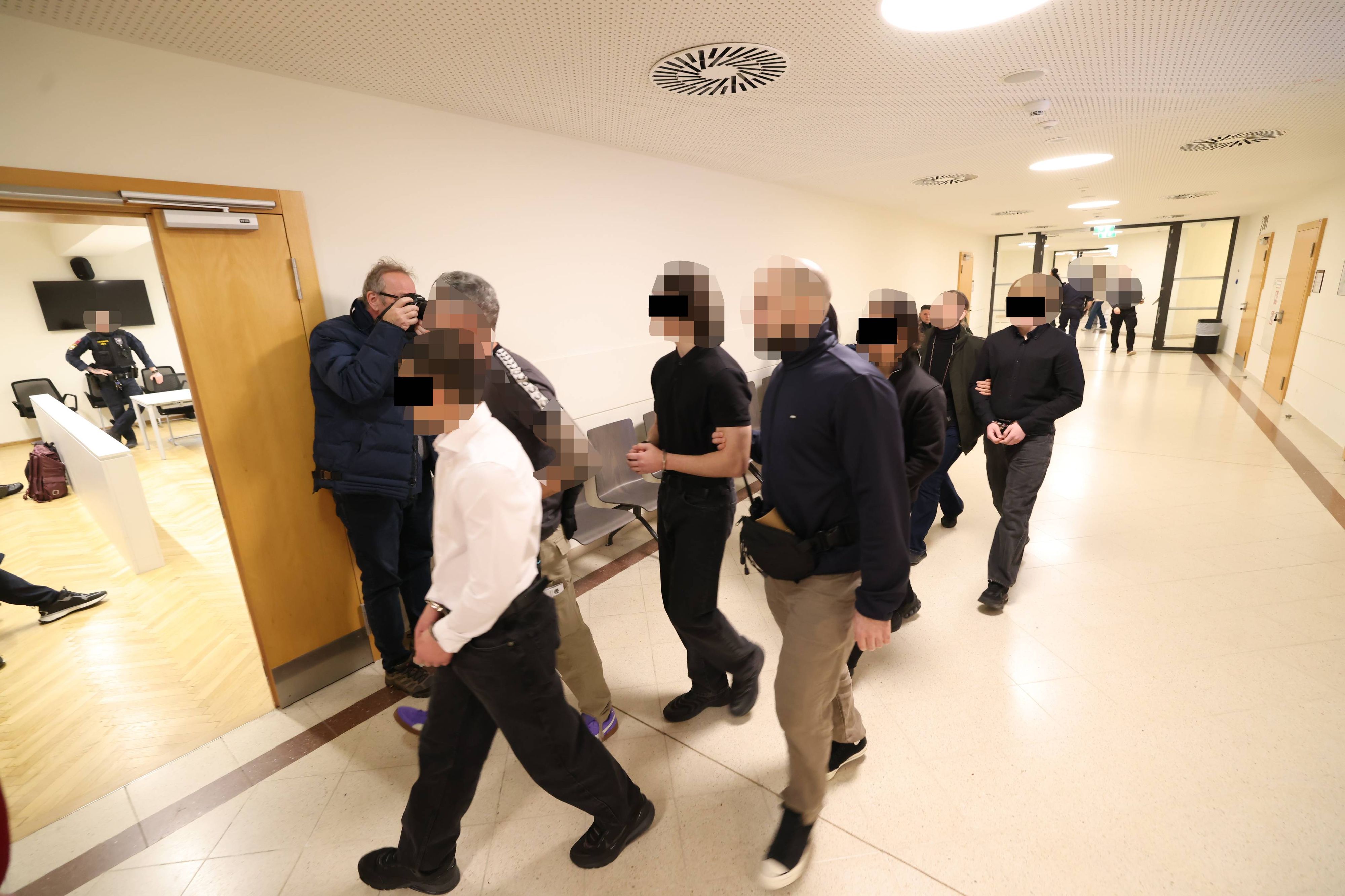 Gewaltserie bei Westbahnhof: Verdächtige Jugendliche vor Gericht. 