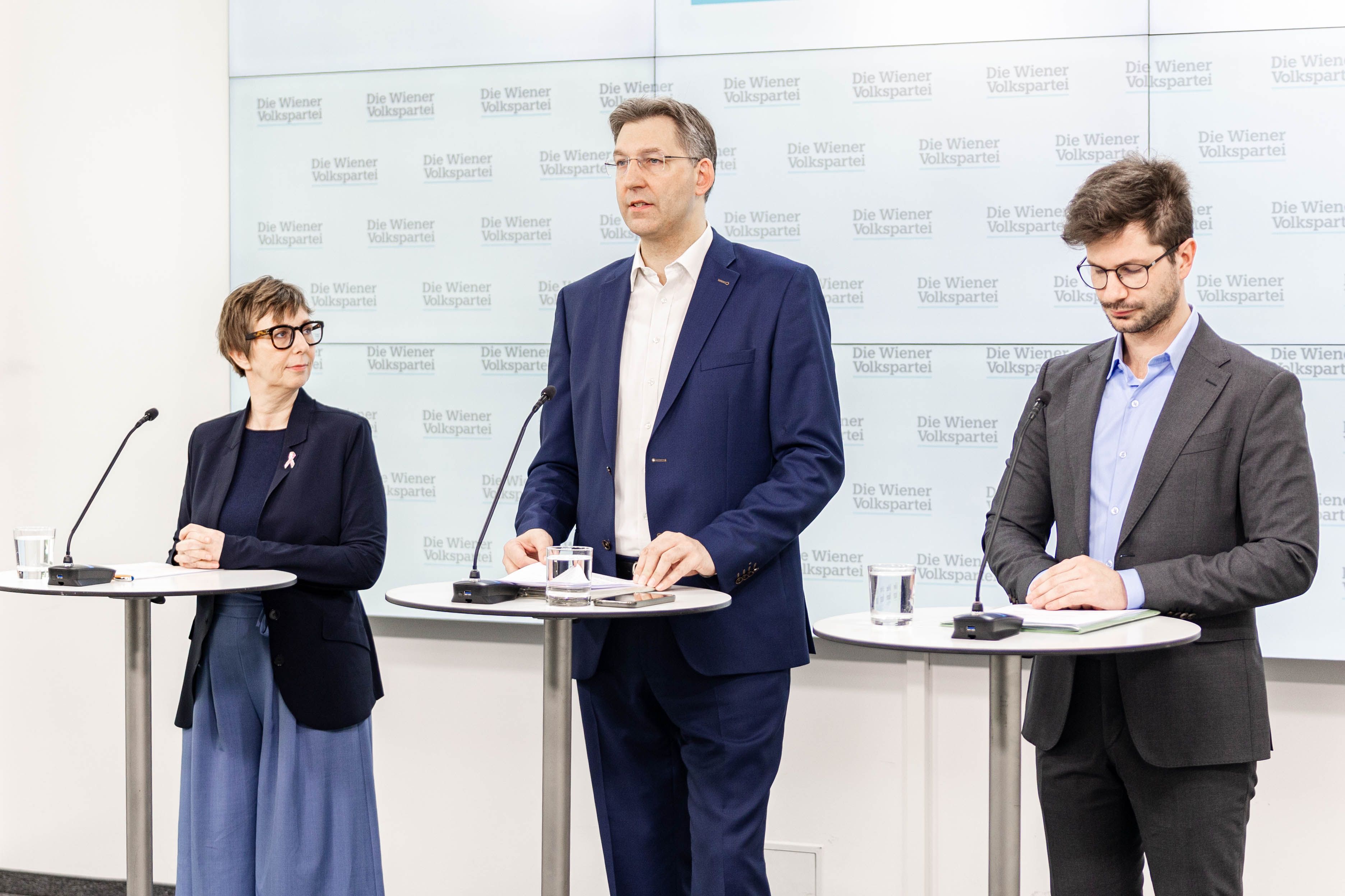 v.l.: Frauensprecherin Sabine Keri, Wiens ÖVP-Chef Markus Figl und Wohnbausprecher Lorenz Mayer