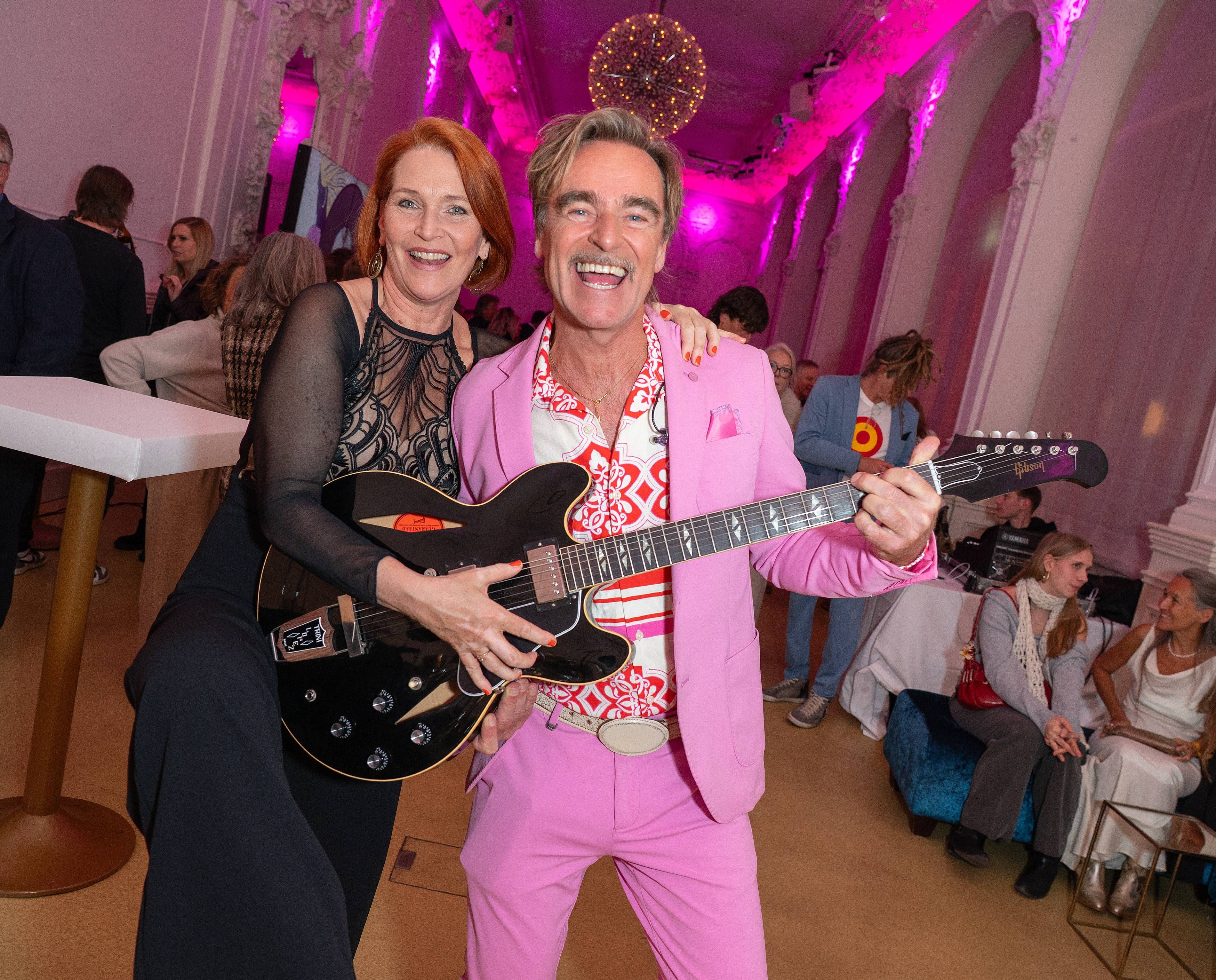 Andie Gabauer und Maya Hakvoort beim Event im Vienna Ballhaus.