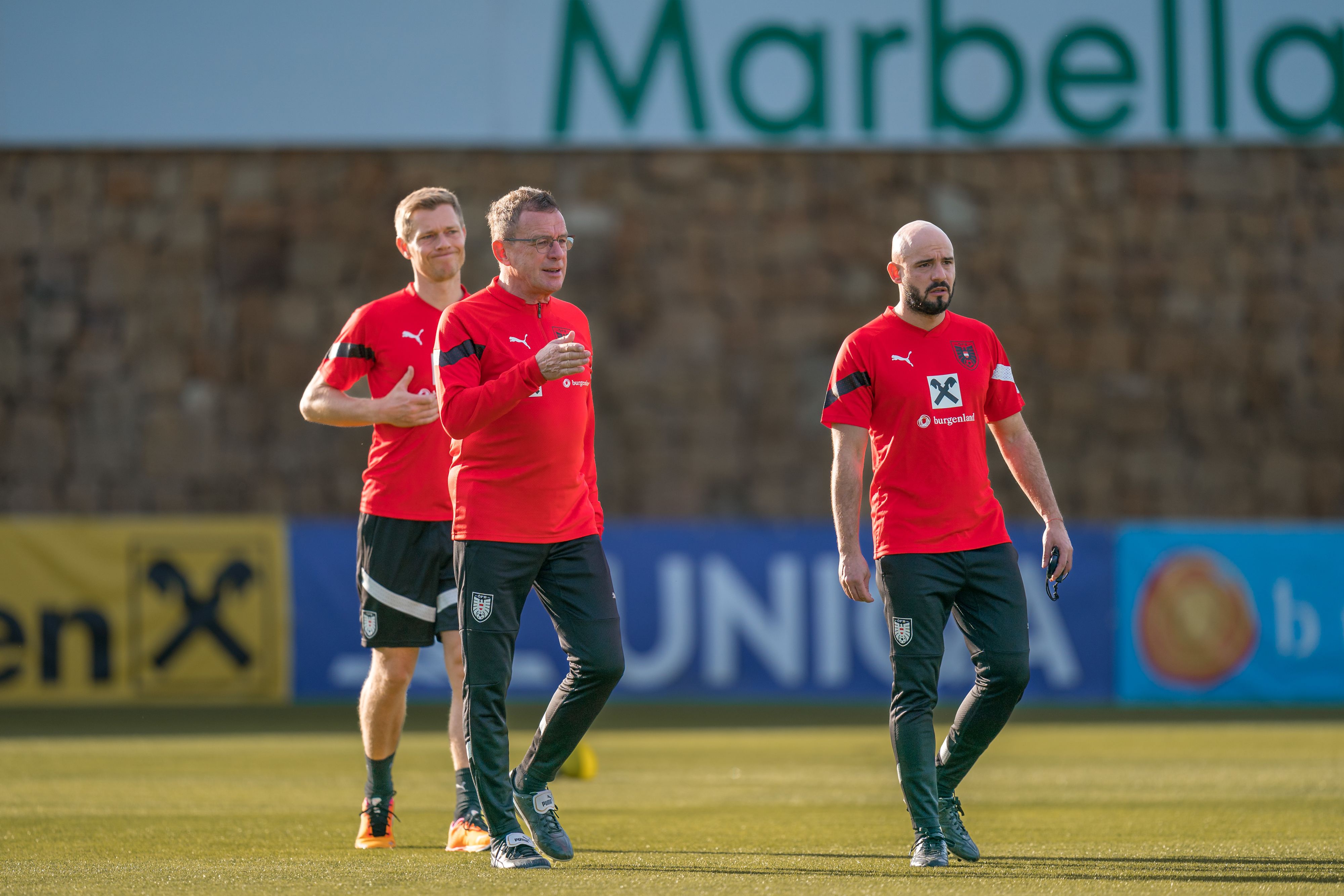 Ralf Rangnick und Onur Cinel (r.).