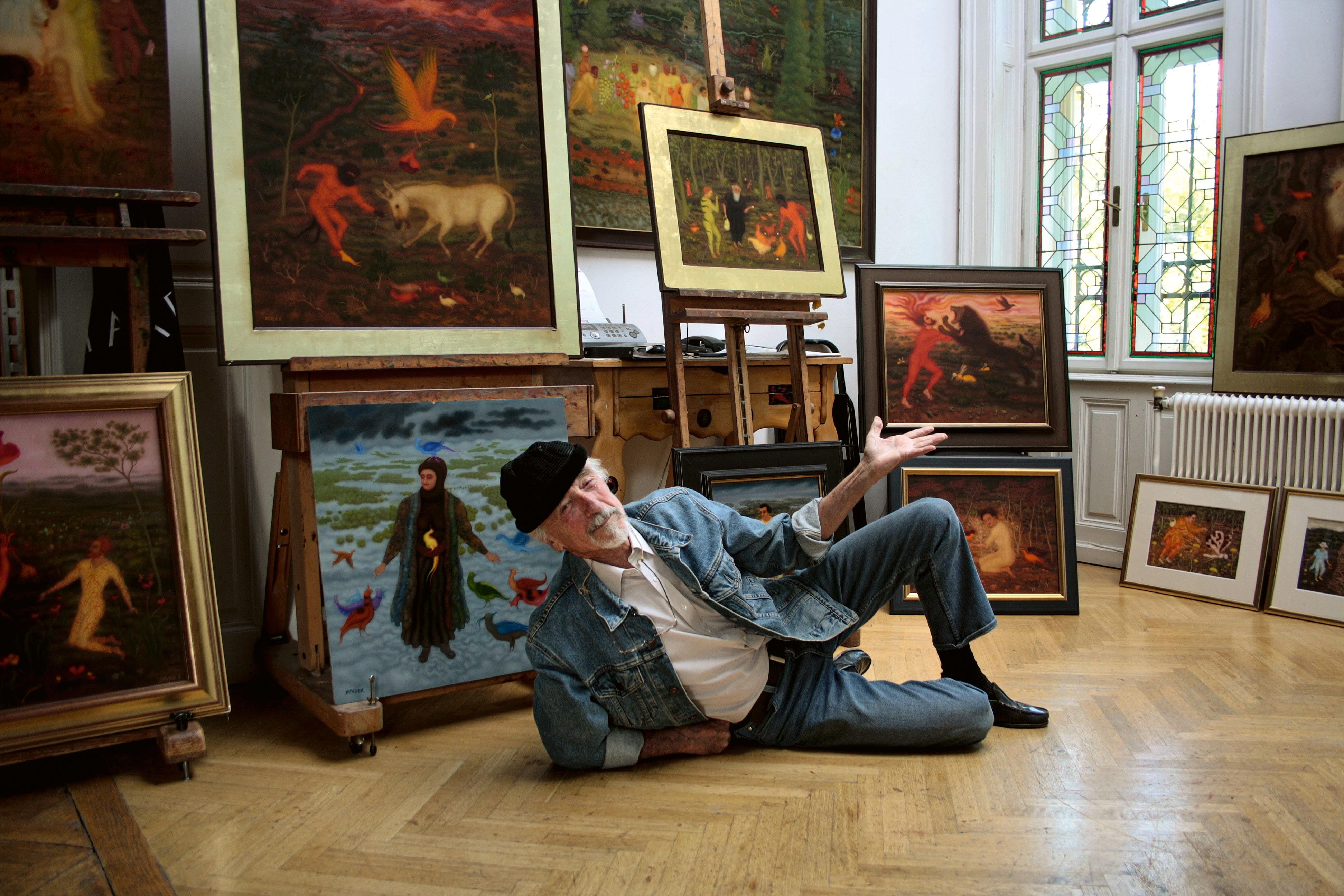 Arik Brauer malte und lebte mit seiner Familie dieser Villa in Wien-Währing, die nun in einem bildgewaltigen Buch von seiner Tochter Timna Brauer verewigt wurde.