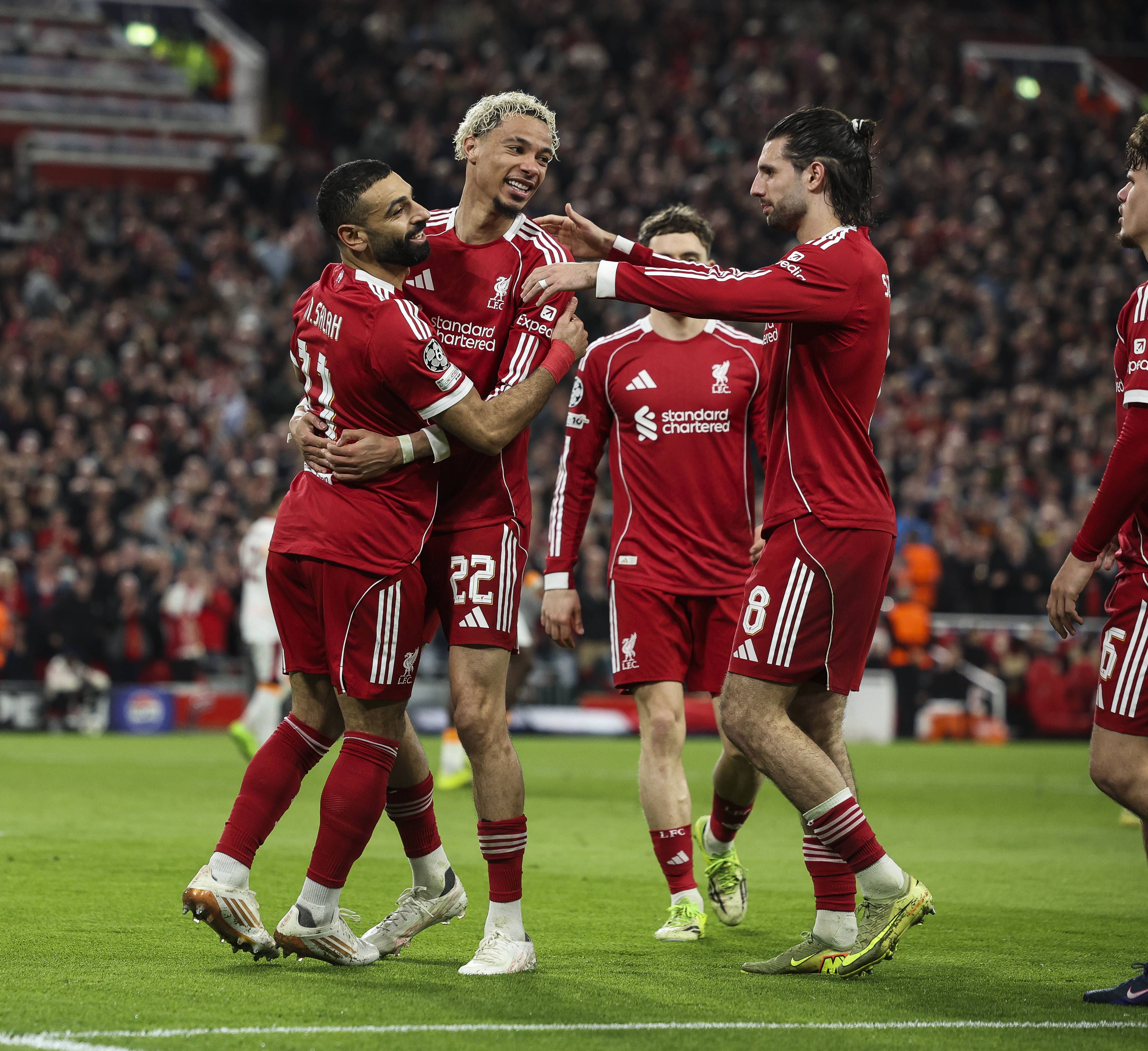 Liverpool feiert den lockeren Viertelfinal-Aufstieg in der C hampions League. 