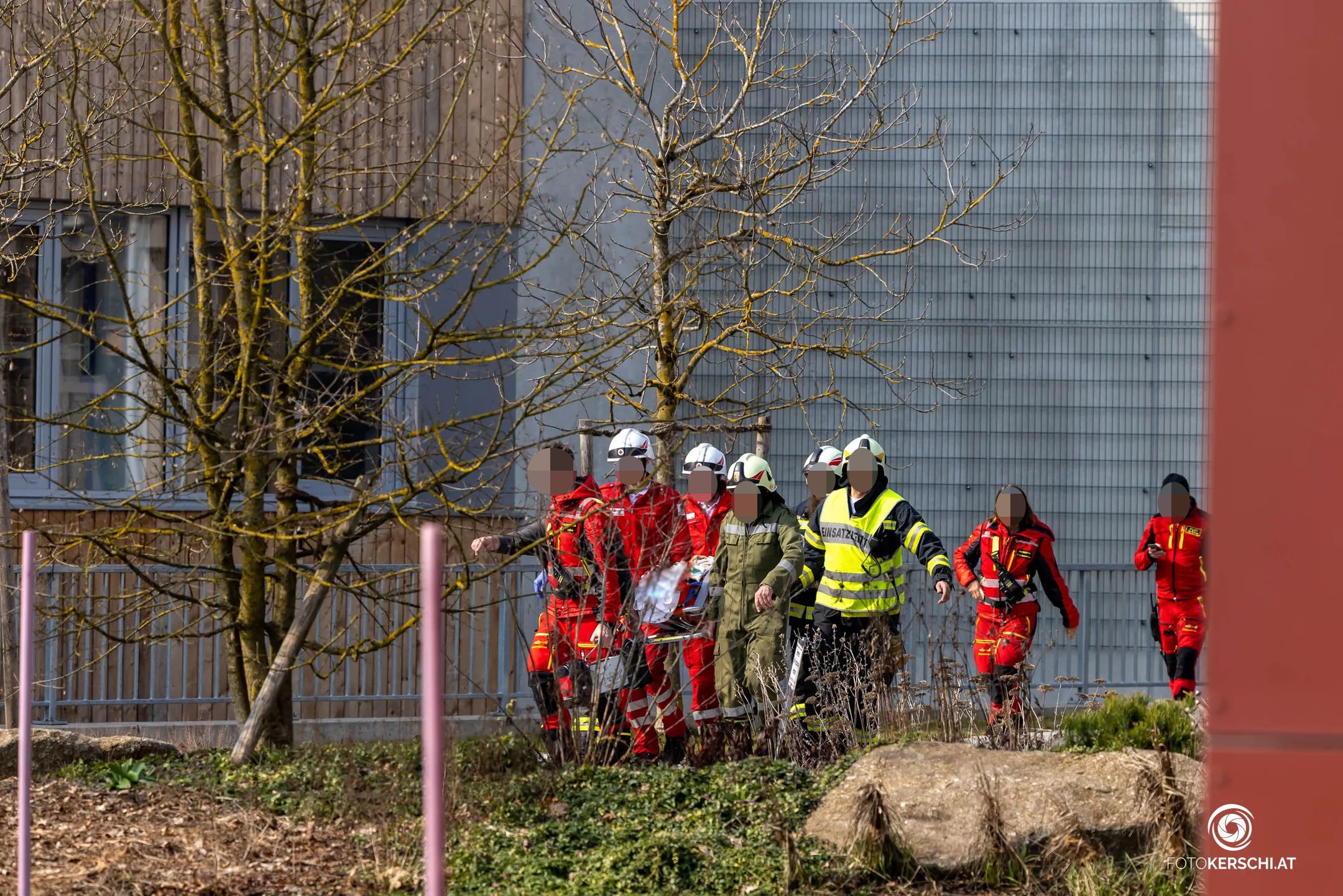 Der Arbeiter stürzte durch ein Loch in die Tiefe, wurde ins Spital gebracht.