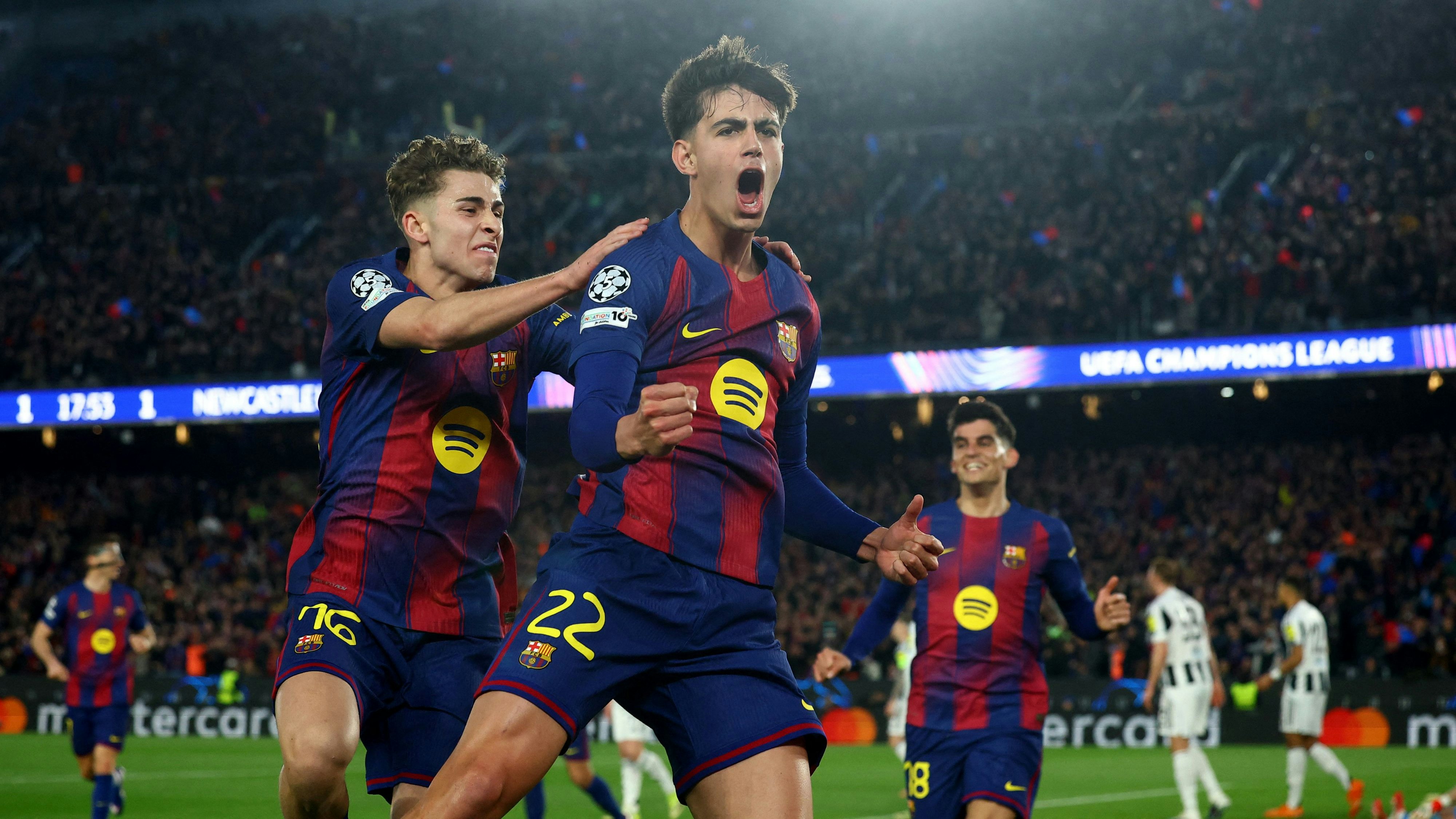 Der FC BArcelona feiert eine Tor-Party gegen Barcelona. 