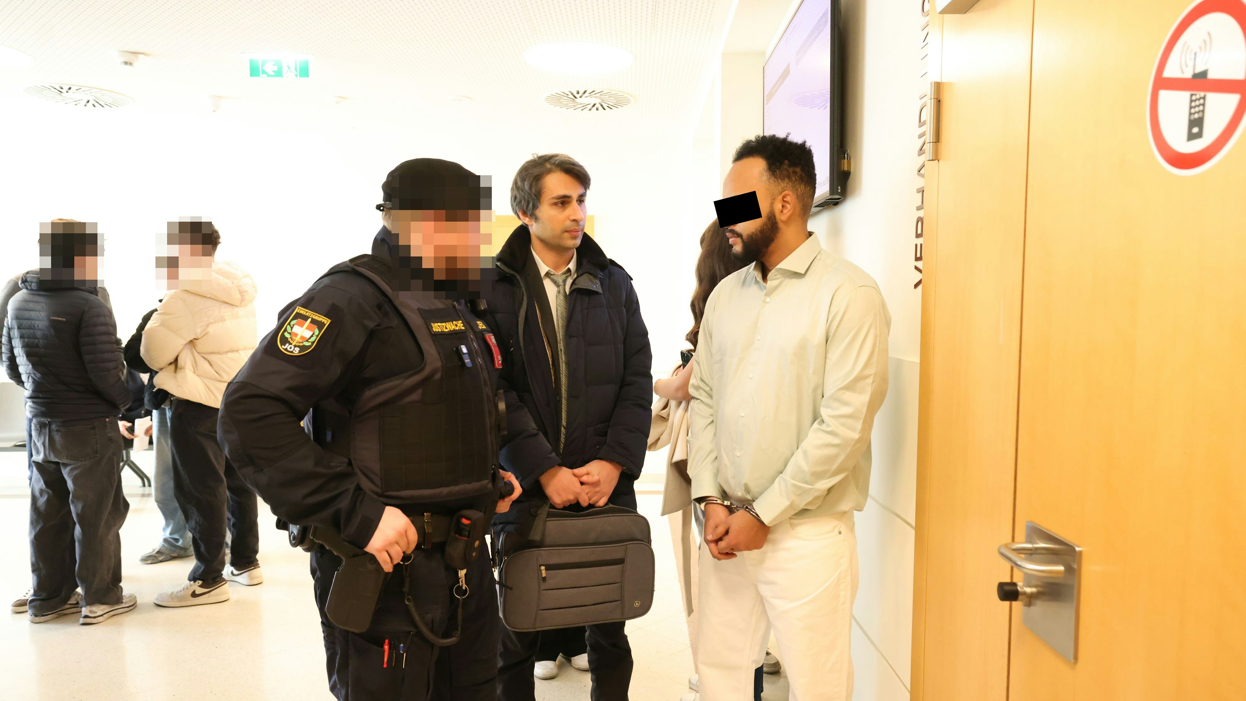 Der Karibik-Casanova (Verteidigung: Zaid Rauf) dürfte sich auch mit Koks keine goldene Nase verdient haben…