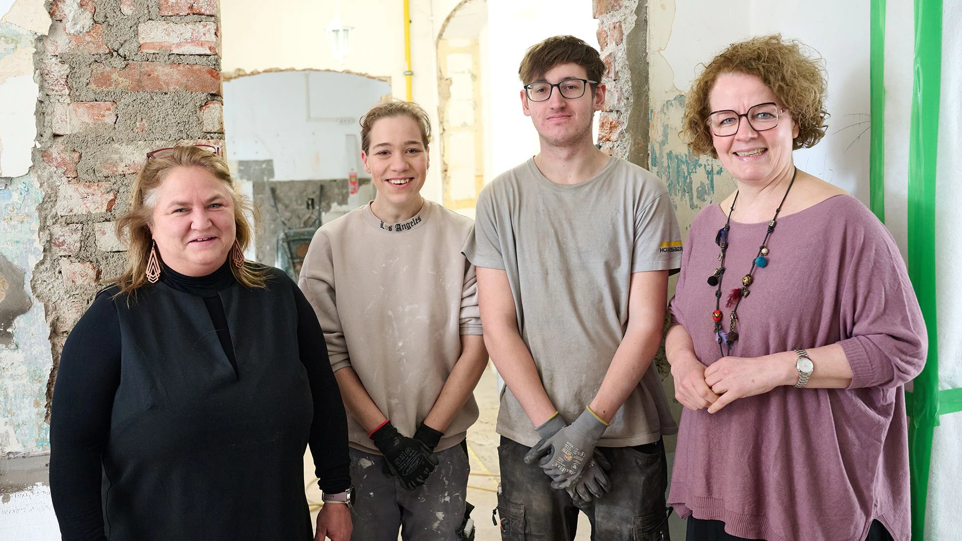 „Eine Win-Win-Situation für alle Beteiligten." (v.l.n.r.): Patricia Grünauer, Geschäftsführerin bei Verein Wohnen, Michelle Schiller, Jan Götzinger (beide Gesa) und Christiane Teschl-Hofmeister, Landesrätin für Bildung, Soziales und Wohnbau. 