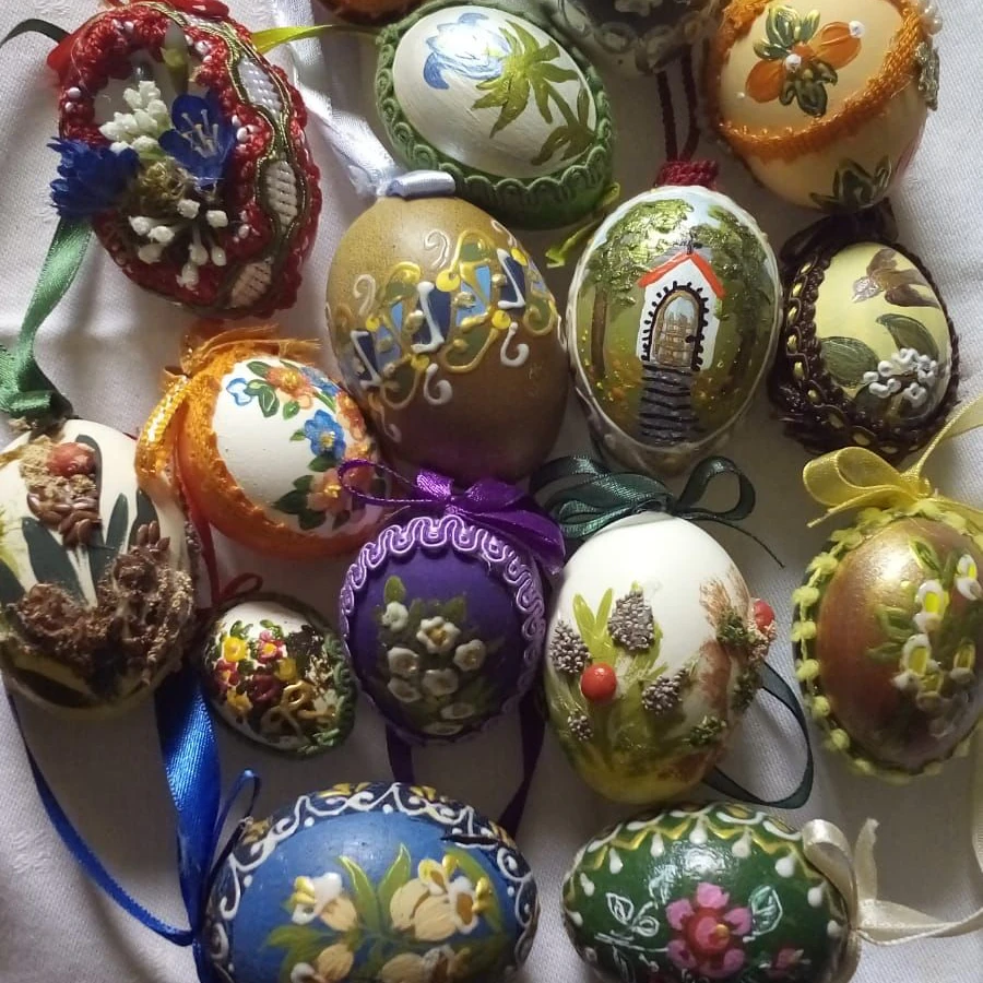 Beim Eier bemalen folgt Schmid einer bestimmten Reihenfolge. 