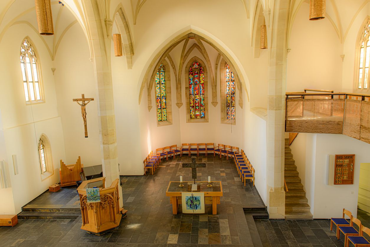 Der Innenraum der Kirche wurde durch das Feuer verwüstet. 