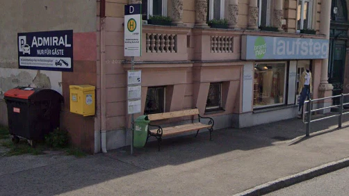 Nicht jede Bushaltestelle weist Witterungs- oder Sonnenschutz vor.