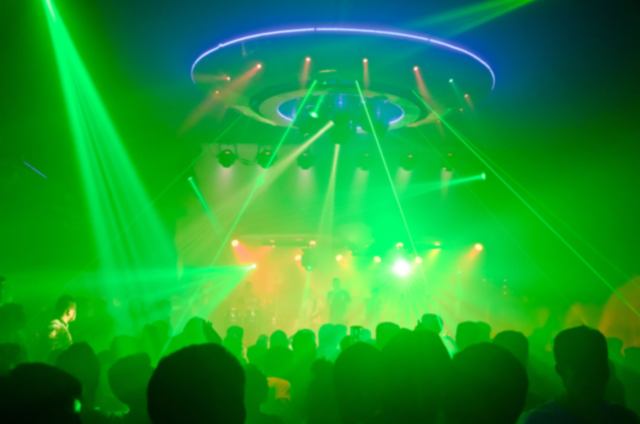 Aufwendige Lichtshow, volle Tanzfläche und beste Stimmung - doch weil viele Gäste kaum konsumieren, gehen am Ende die Lichter endgültig aus