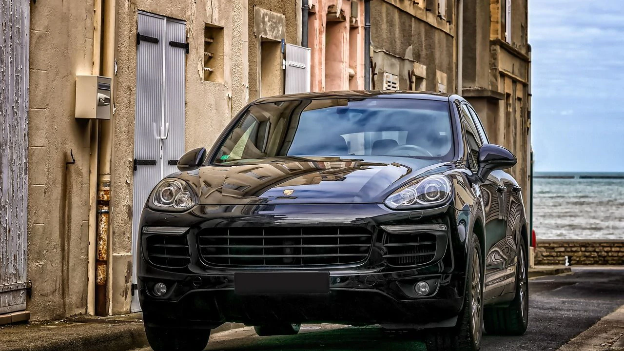 Heute.at - Porsche bläst Elektro-SUV ab - Verbrenner kommt