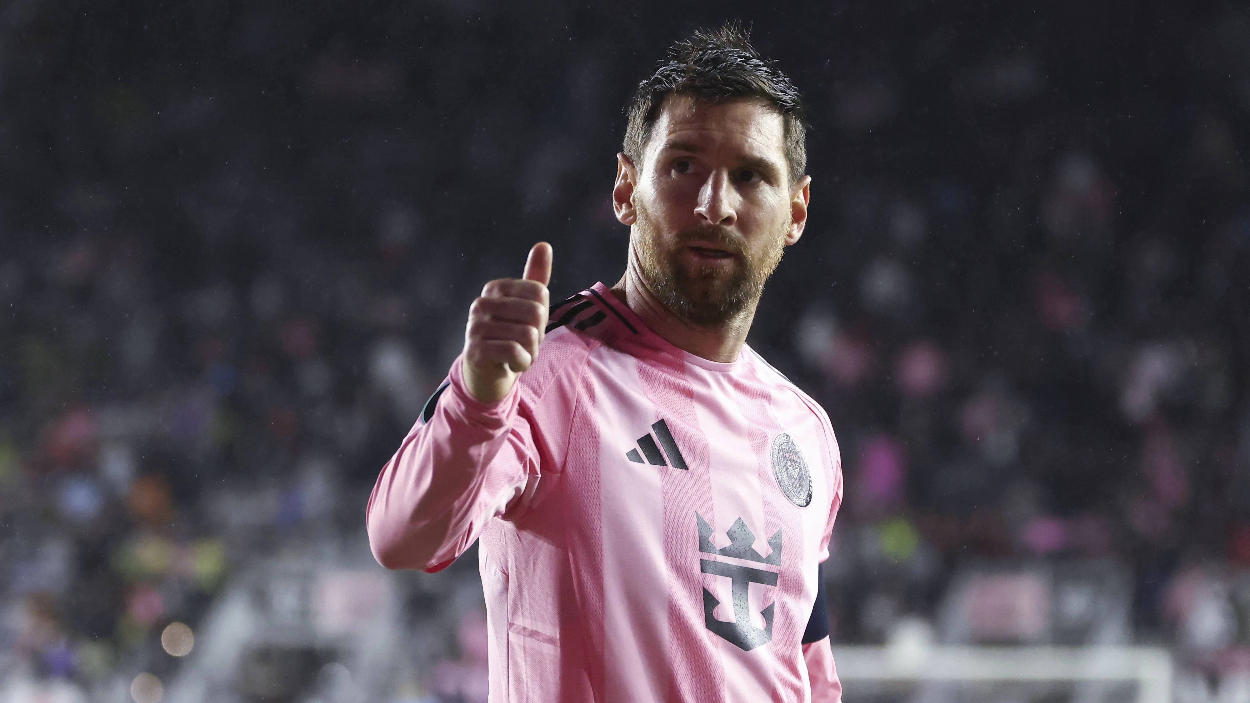 FT. LAUDERDALE, FL - MARCH 18: Inter Miami forward Lionel Messi 10 gives the thumbs up to fans before a corner kick in the first half during the Concacaf Champions Cup Round of 16 game between the Nashville SC and Inter Miami on Wednesday, March 18, 2026 at Chase Stadium in Fort Lauderdale, FL. Photo by Peter Joneleit/Icon Sportswire SOCCER: MAR 18 CONCACAF Champions Cup Round of 16 Inter Miami CF vs Nashville SC EDITORIAL USE ONLY Icon260318031