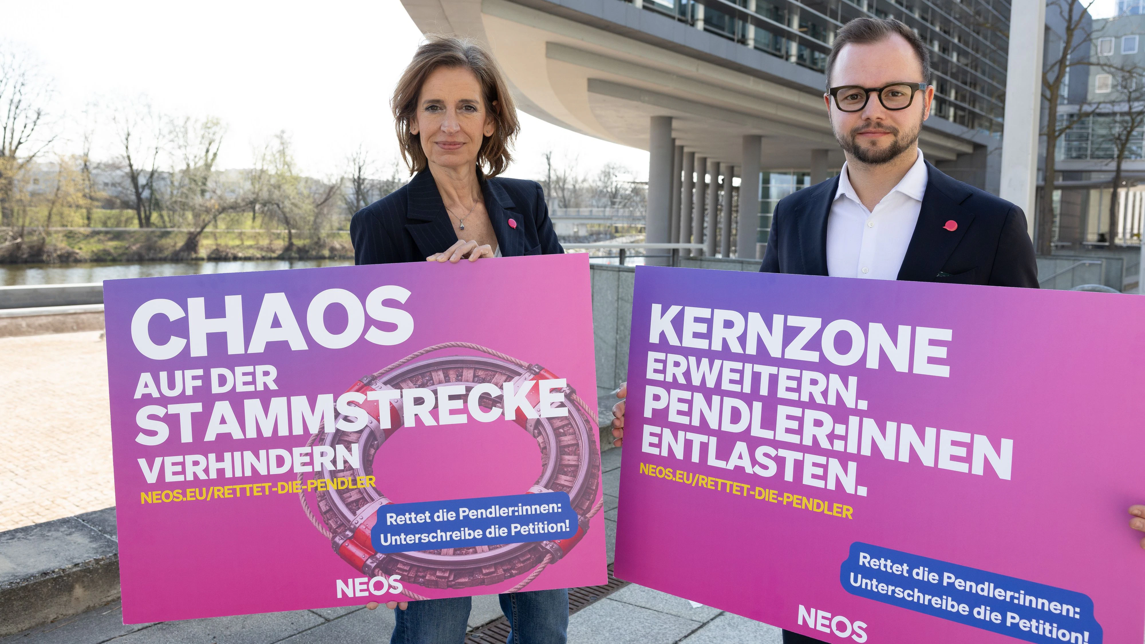 Collini (l.) mit Müller (beide Neos) fordern Maßnahmen.