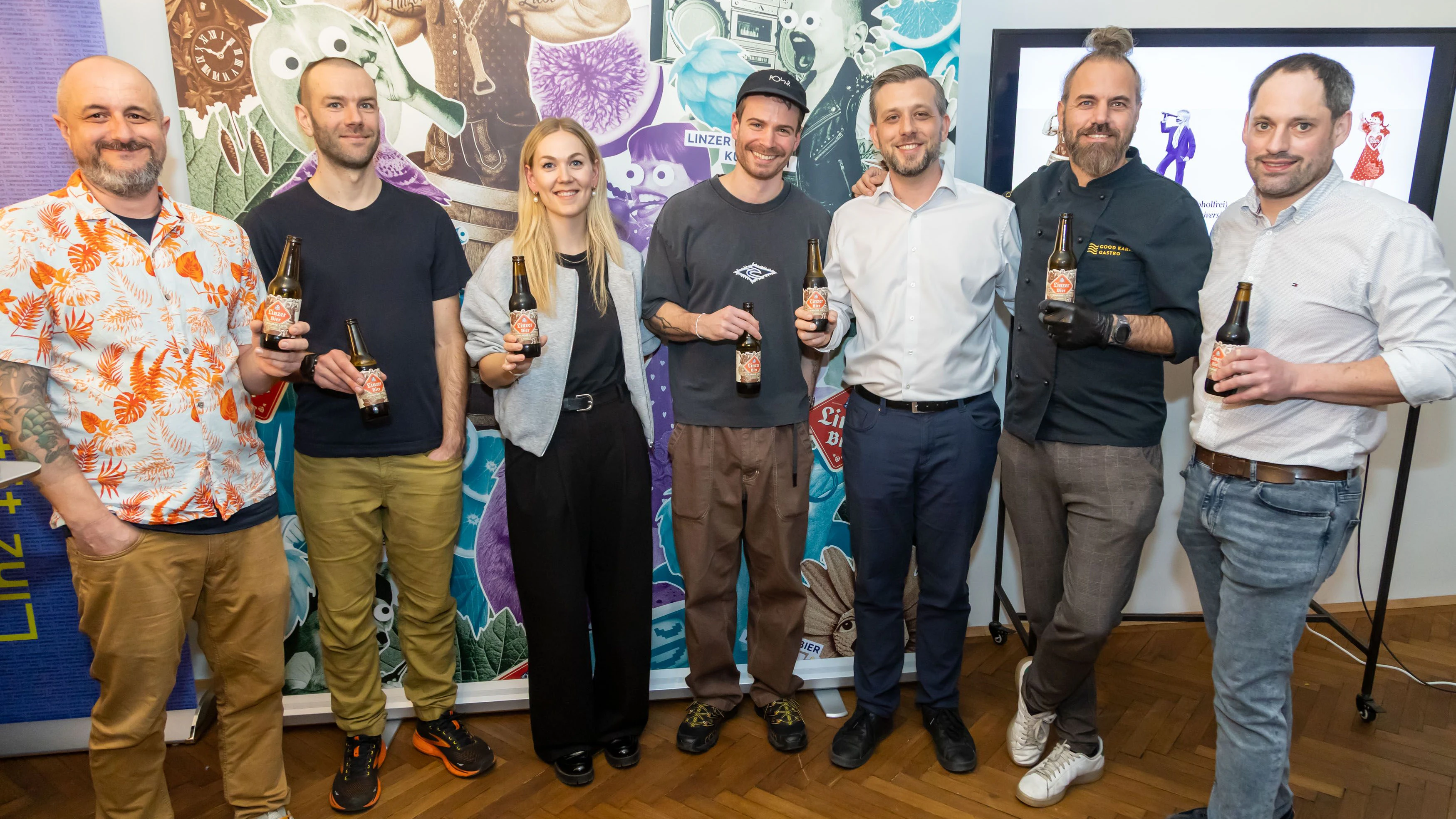 Stellten das Stout vor (v.l.): Braumeister Martin Simion; Brauer Jakob Wolf-Asmuss; Marlene Meis, Marketing Linzer Bier; Designer Jeremy Traun, Michael Pötscher, Managing Director Craftvoll GmbH; Markus Lott, Küchenchef Good Karma; Braumeister Markus Thaller.