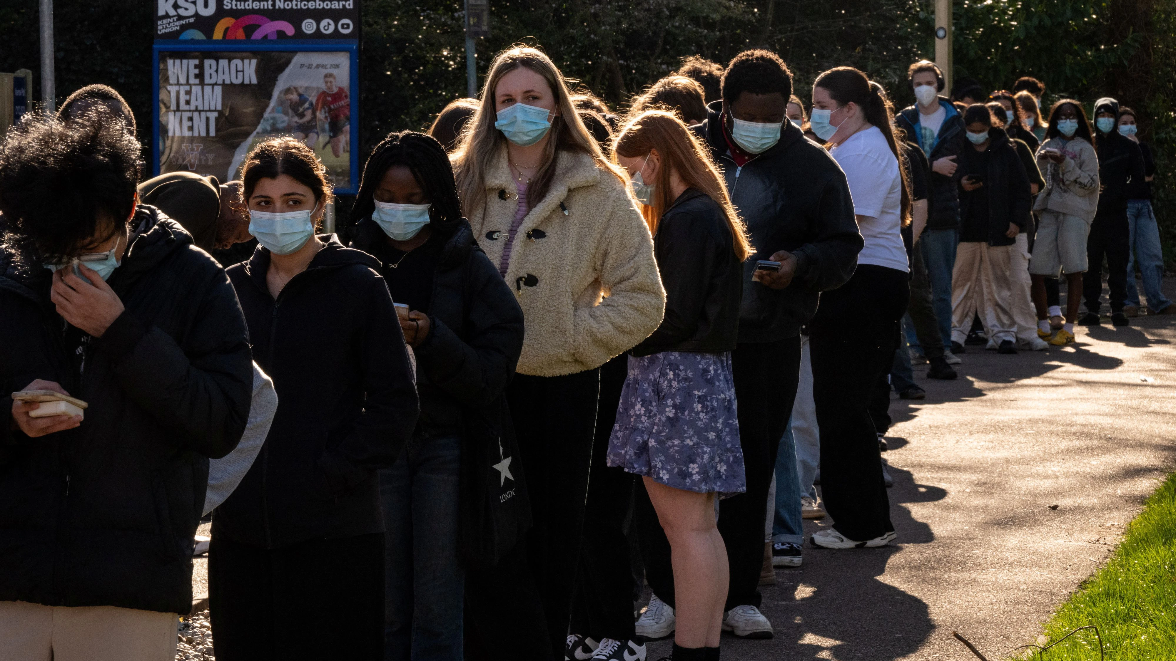 People queue to receive vaccinations at the Sports centre on the University of Kent campus, following an outbreak of meningitis cases in Kent, in Canterbury, Britain, March 18, 2026. REUTERS/Chris J. Ratcliffe