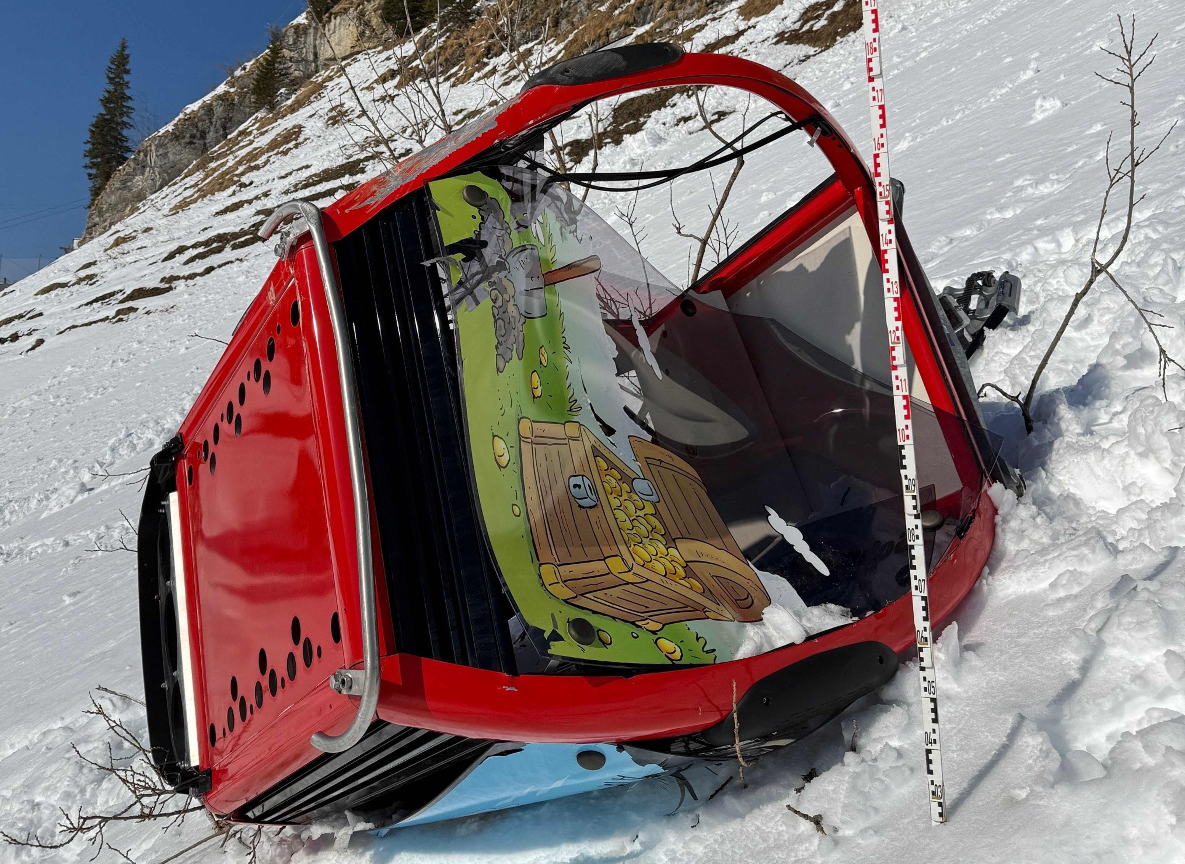 Am Mittwoch kam es aus bisher unbekannter Ursache zu einem Gondel-Absturz im Schweizer Skigebiet Titlis. Eine 61-Jährige kam dabei ums Leben.