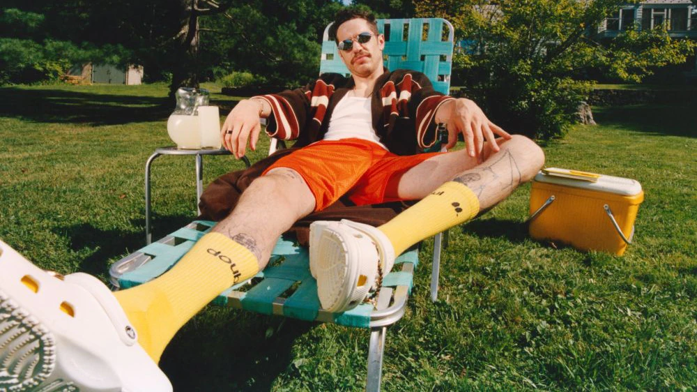 Heute.at - Kardashian-Ex wirbt jetzt für Kult-Gummischlapfen