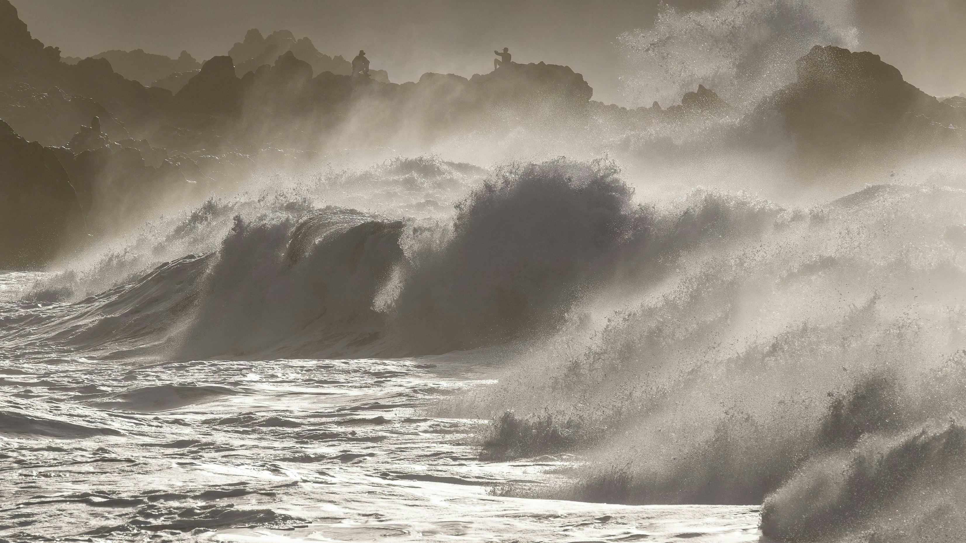 Heute.at - Fluten, Erdrutsche – Sturm bedroht Europas Trauminseln