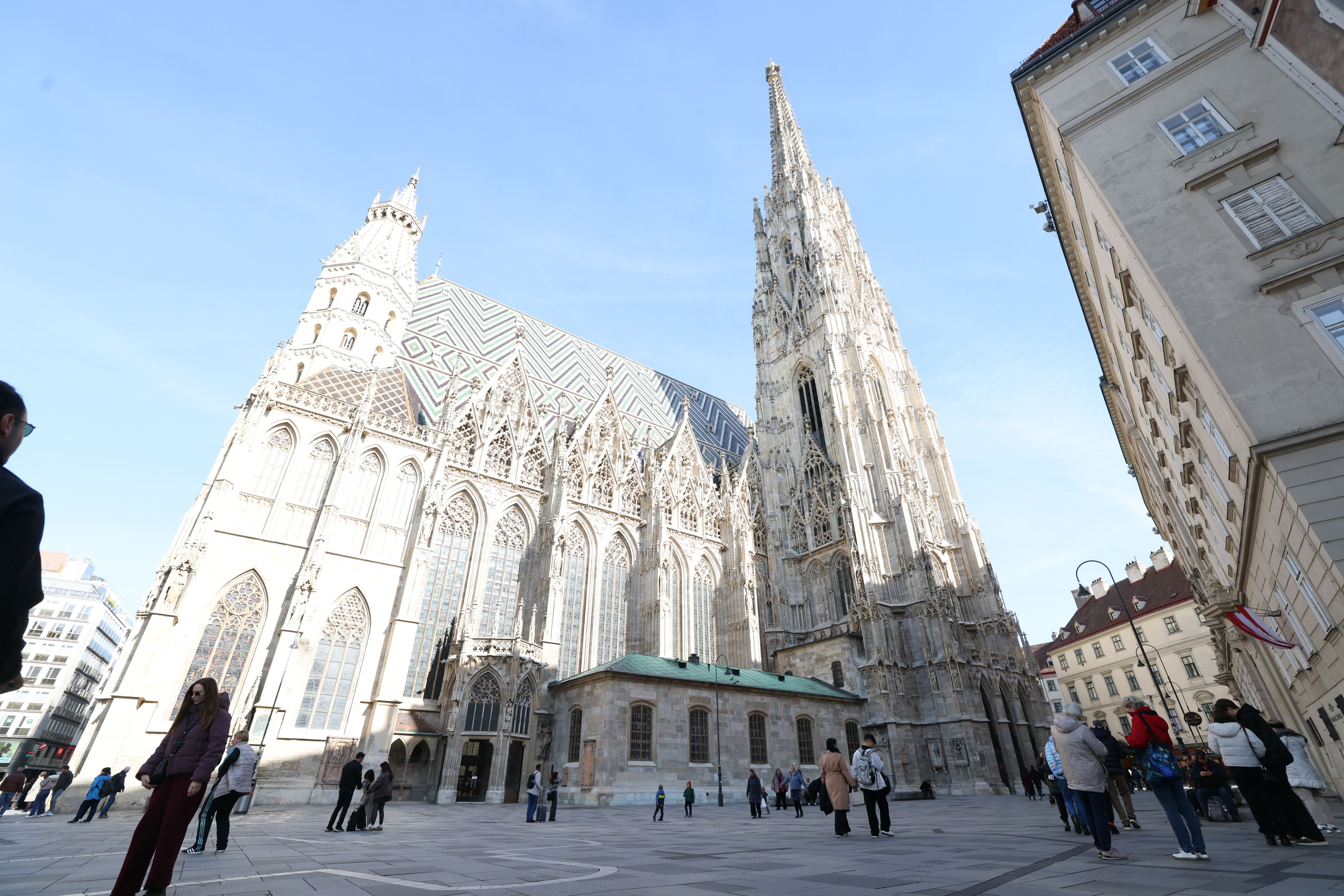 Die Stadt betont, dass der Schutz des baukulturellen Erbes weiterhin Priorität habe.