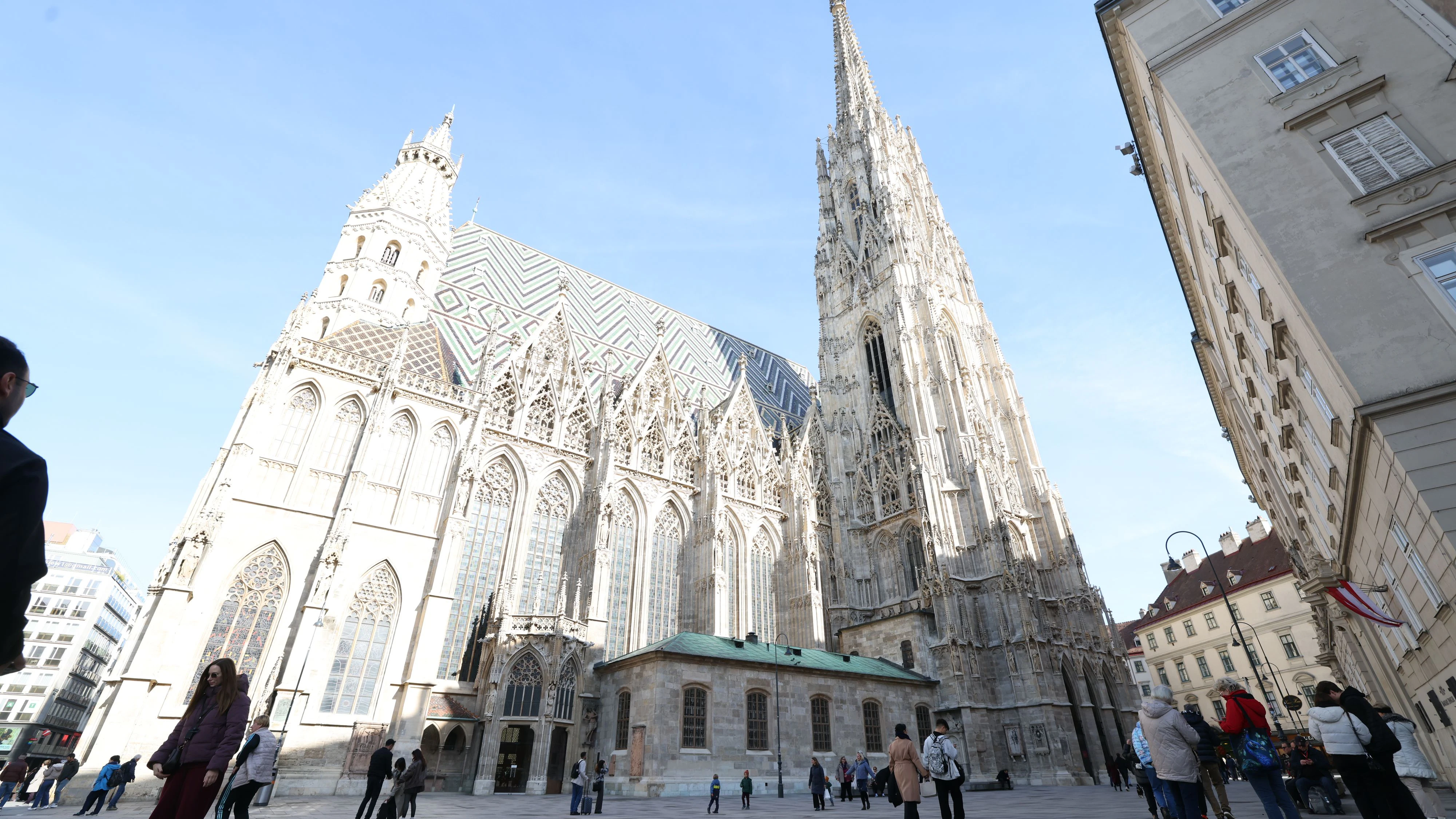 Buchhändlerin stellte Kartendieb am Stephansplatz. 