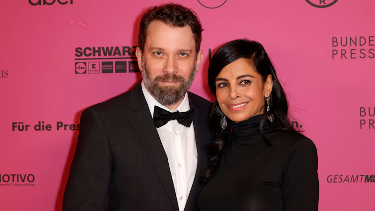 Die Schauspielerin Collien Fernandes erhebt im Spiegel schwere Vorwürfe gegen Ex-Mann Christian Ulmen. Er soll gefälschte Sexfotos und manipulierte Pornos von ihr an fremde Männer geschickt haben. Sie fühle sich 