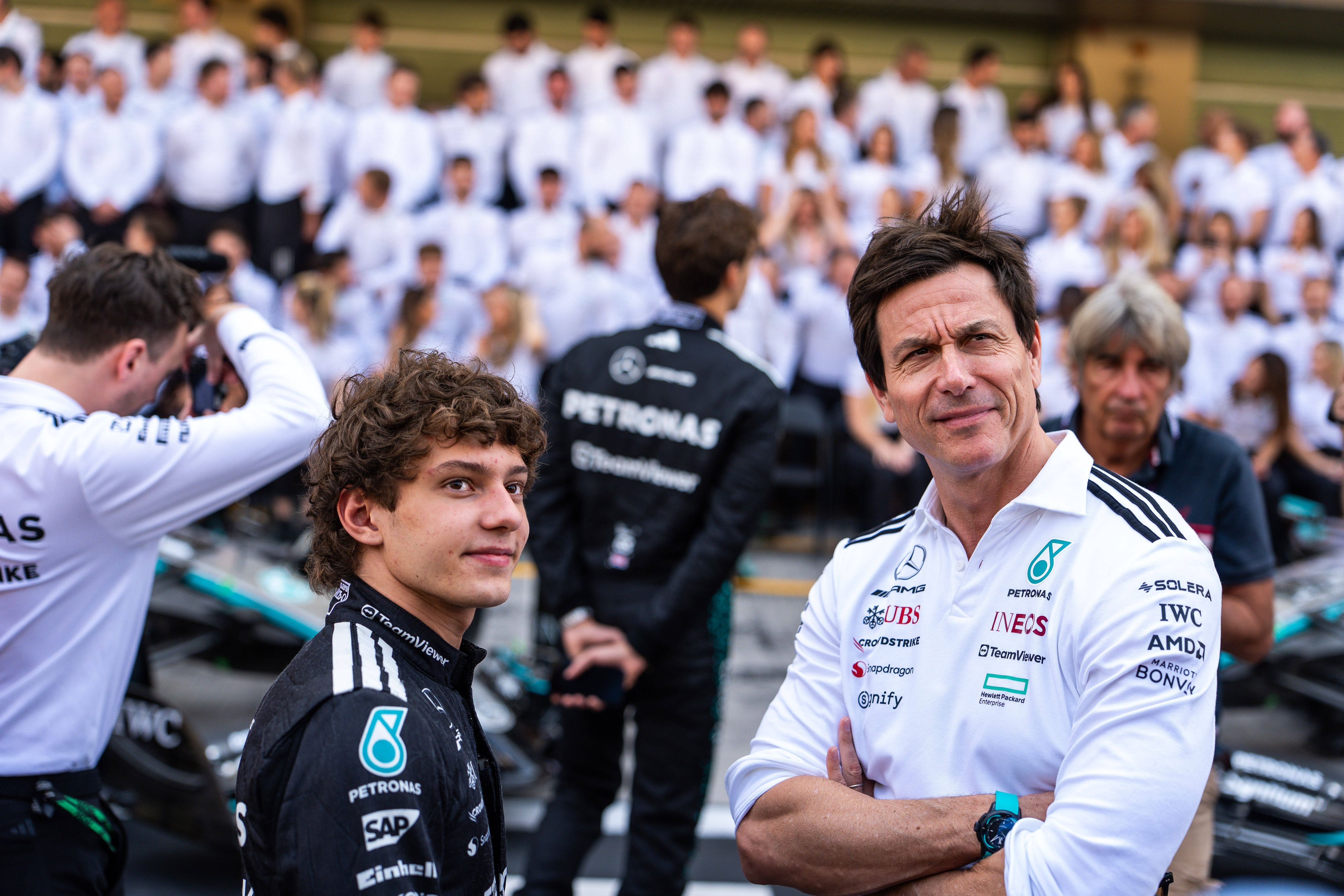 Kimi Antonelli und Toto Wolff.