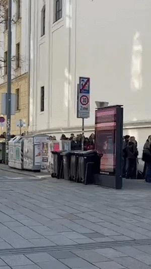 Normal eröffnet auf der Mariahilfer Straße in Wien: Hunderte stehen Schlange, Goodie Bags und DJ-Set sorgen für Mega-Andrang bei Store-Premiere.