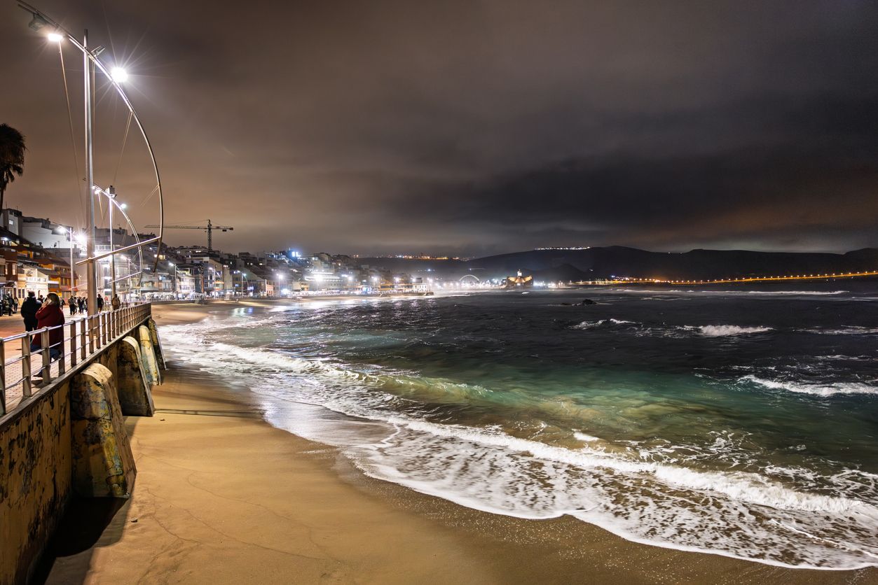 Heute.at - Omega-Lage sorgt für Unwetter auf beliebten Inseln