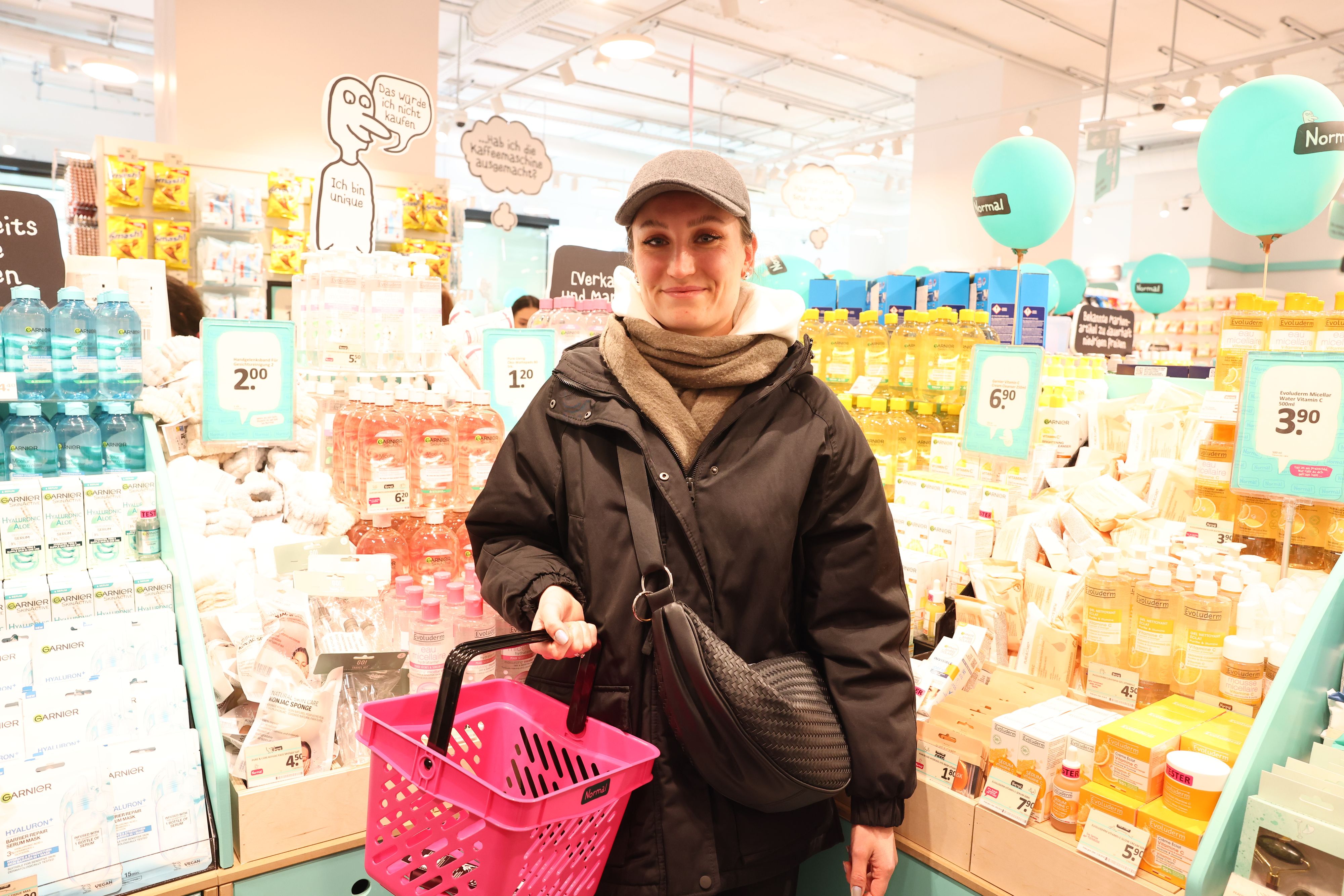 Sofia (25) war die erste in der Schlange – sie ist ein Fan der Handelskette.