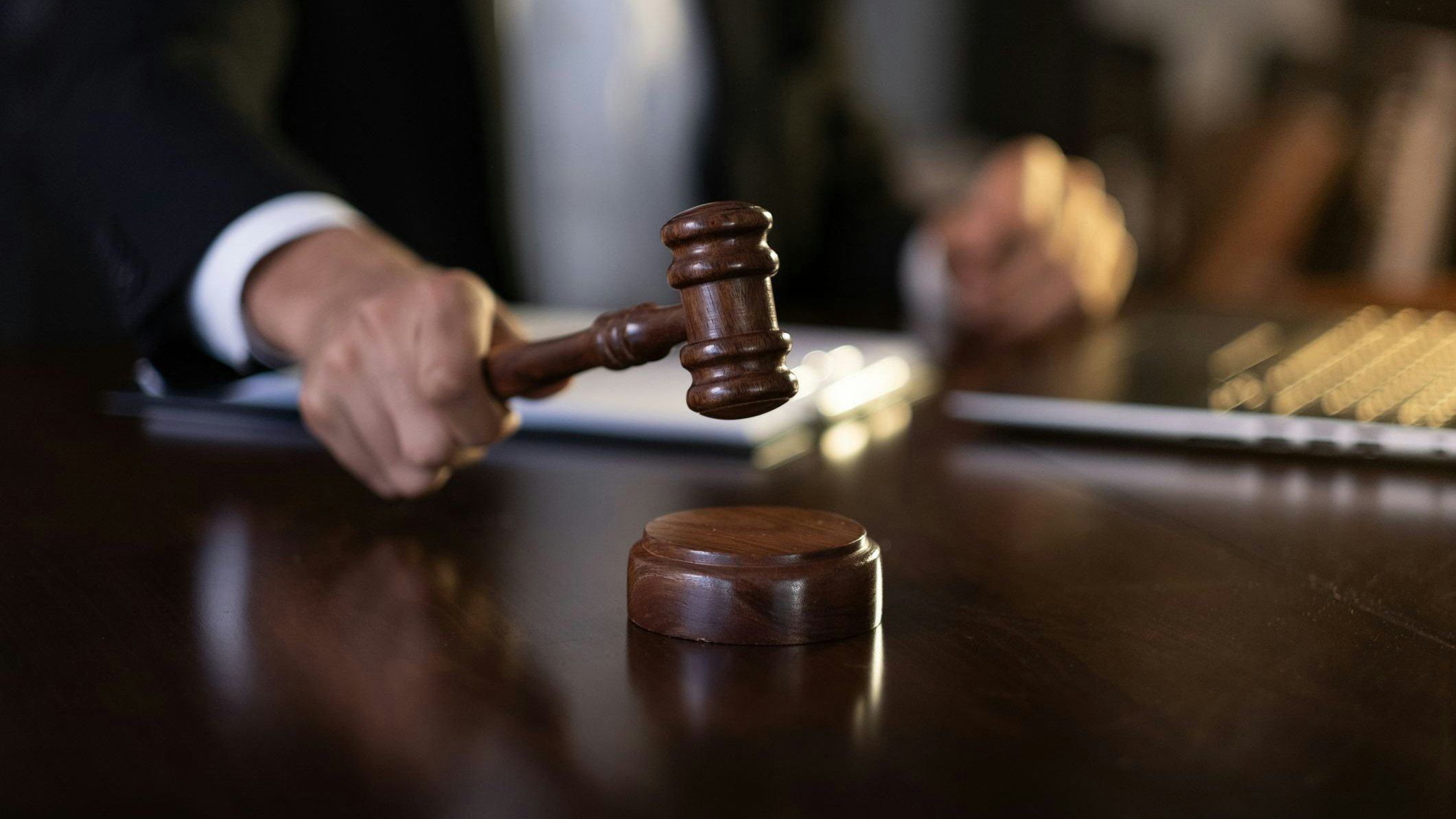 Der Richter wurde von dem Jugendlichen massiv beschimpft.