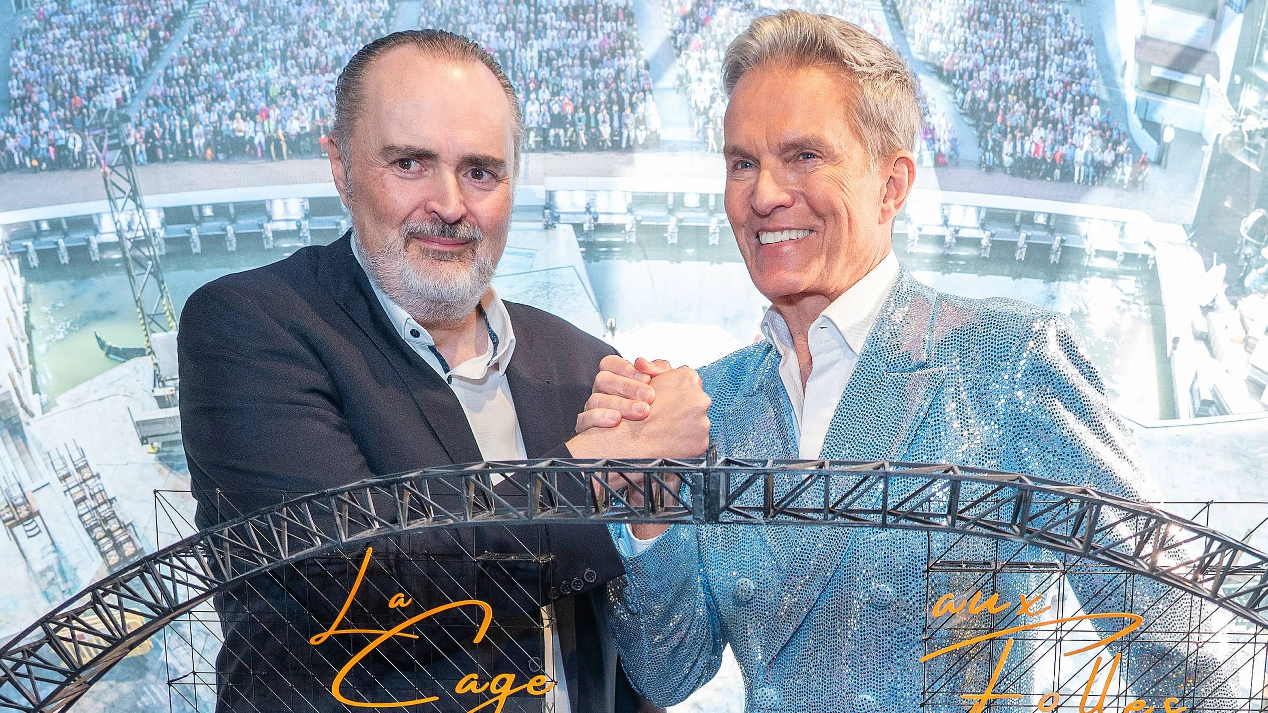 Pressekonferenz PK zu Ein Käfig voller Narren bei den Sommerfestspielen Seebühne Mörbisch 2026, Champions Sports Bar im Marriott Hotel, Wien, 19.3.2026, -  Alfons HAIDER, Hans-Peter DOSKOZIL mit Bühnenbild 