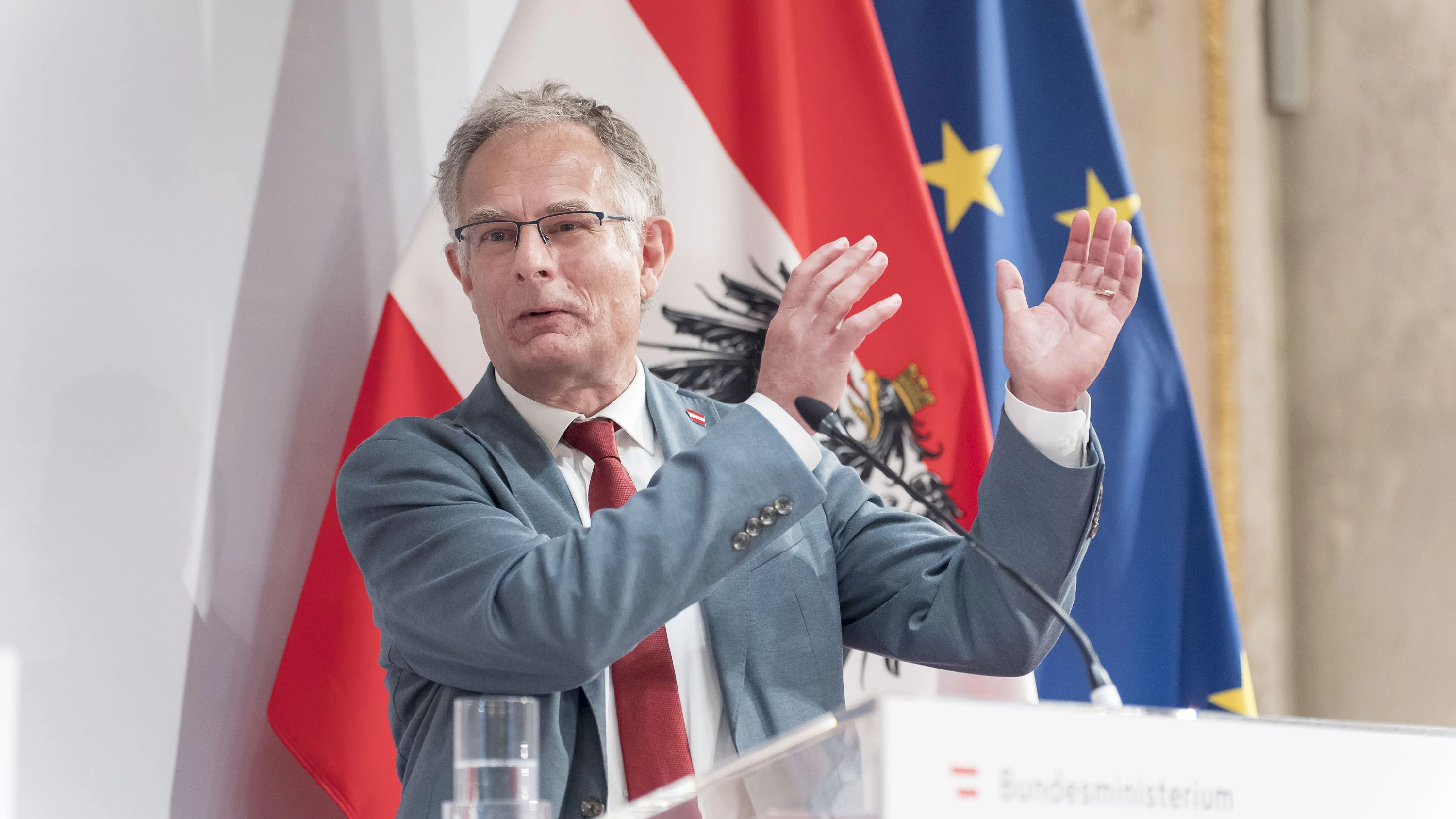 ... die wollen den Ball einfach nicht flach halten