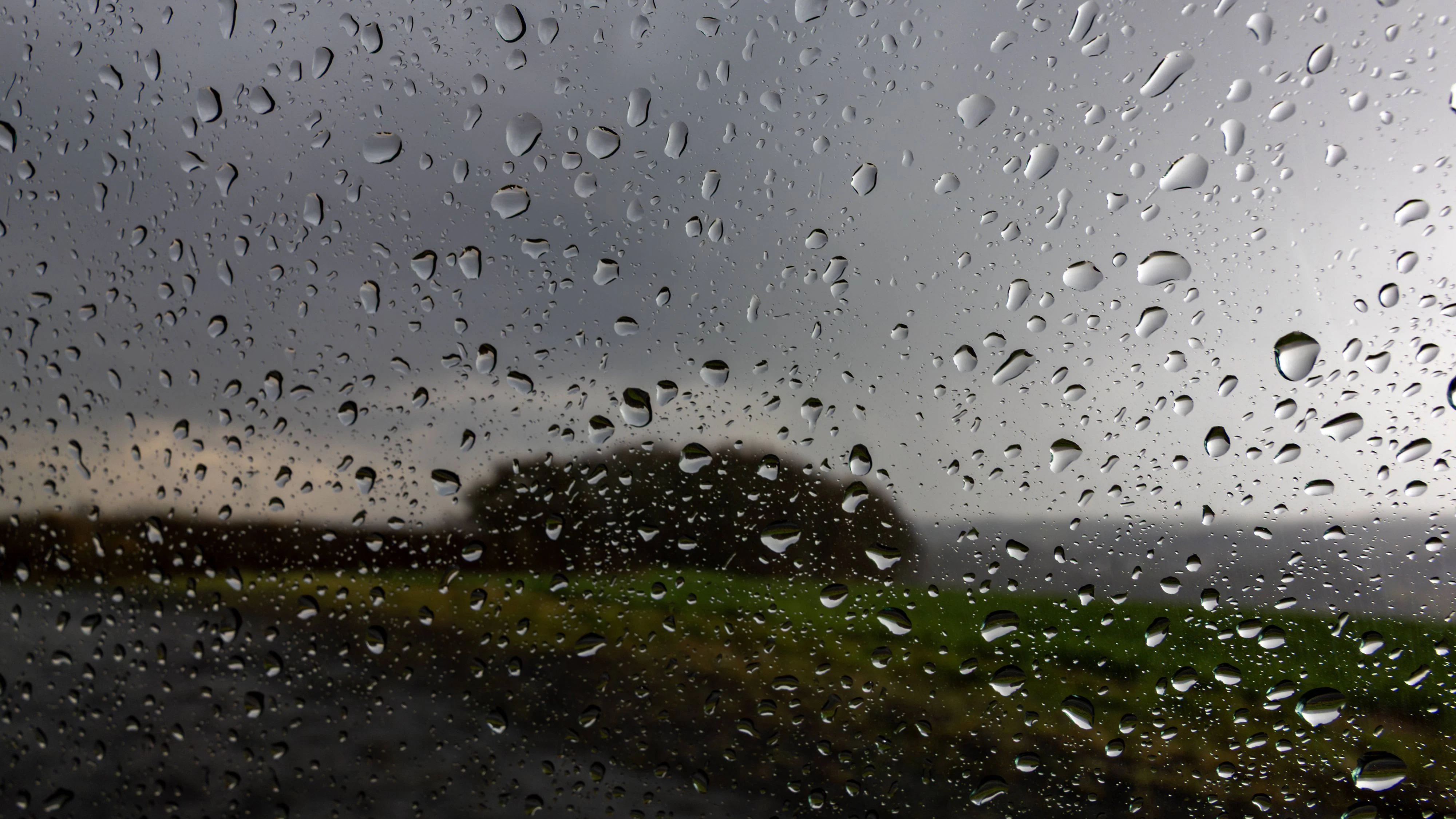 Zum Wochenende steuern kräftige Regenschauer auf Österreich zu. (Symbolbild)