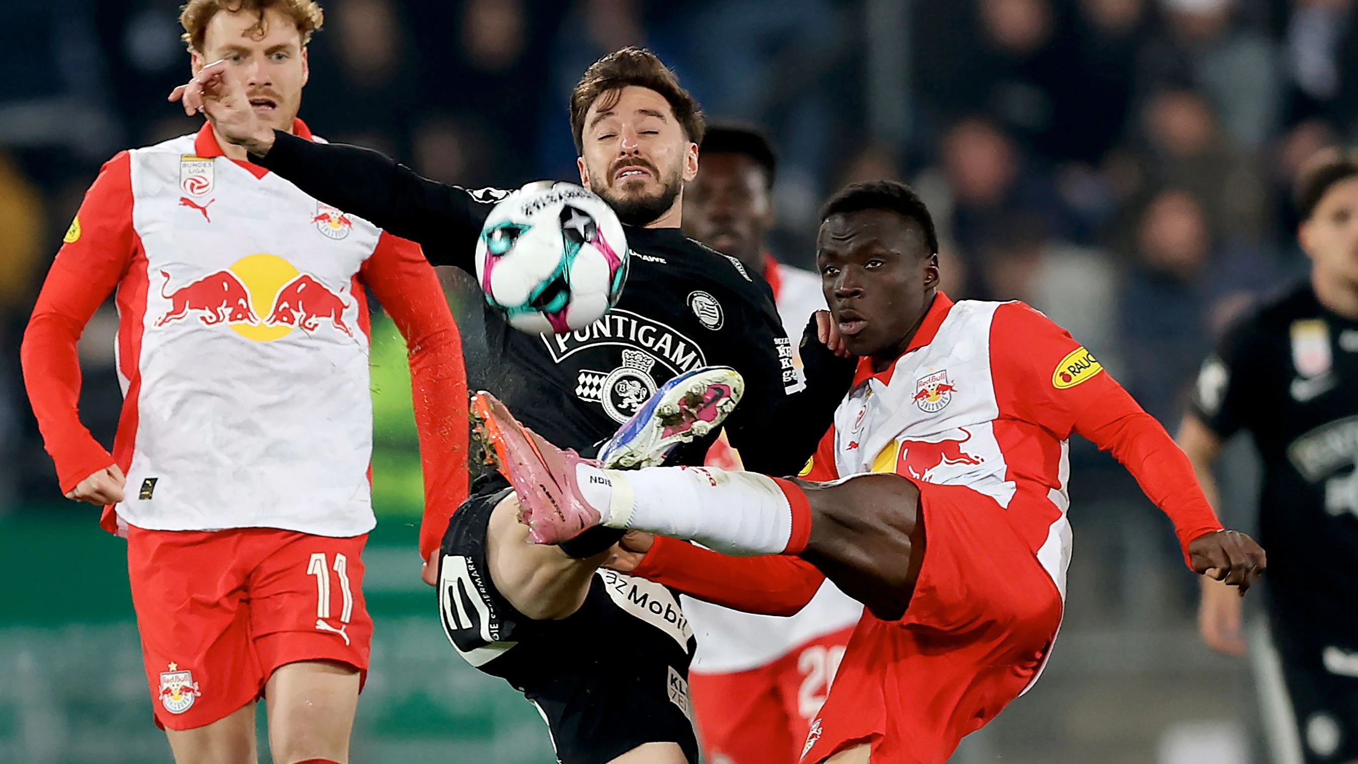 GRAZ,AUSTRIA,20.MAR.26 - SOCCER - ADMIRAL Bundesliga, championship group, SK Sturm Graz vs Red Bull Salzburg. Image shows Otar Kiteishvili (Sturm) and Soumaila Diabate (RBS). Photo: GEPA pictures/ Hans Oberlaender
