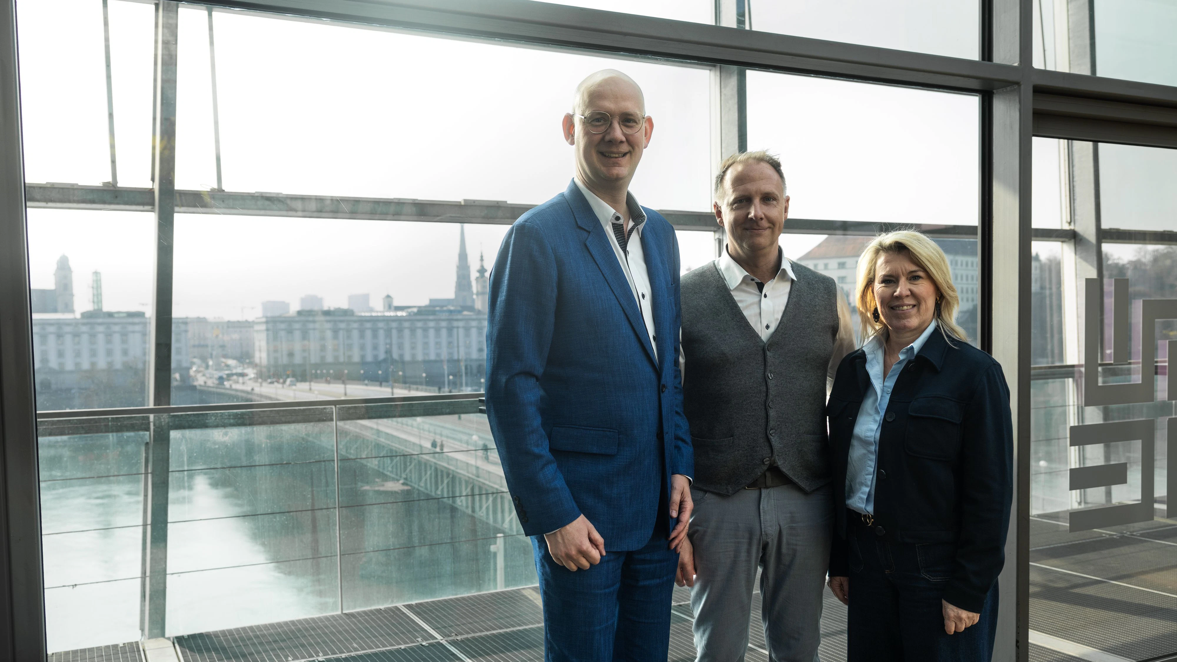 Stadtrat Thomas Gegenhuber (SPÖ), Jürgen Landerl-Brameshuber, Standortmanager der Linzer Innenstadt und Ursula Fürstberger-Matthey, Geschäftsführerin des Linzer City Ring (vo.li.)