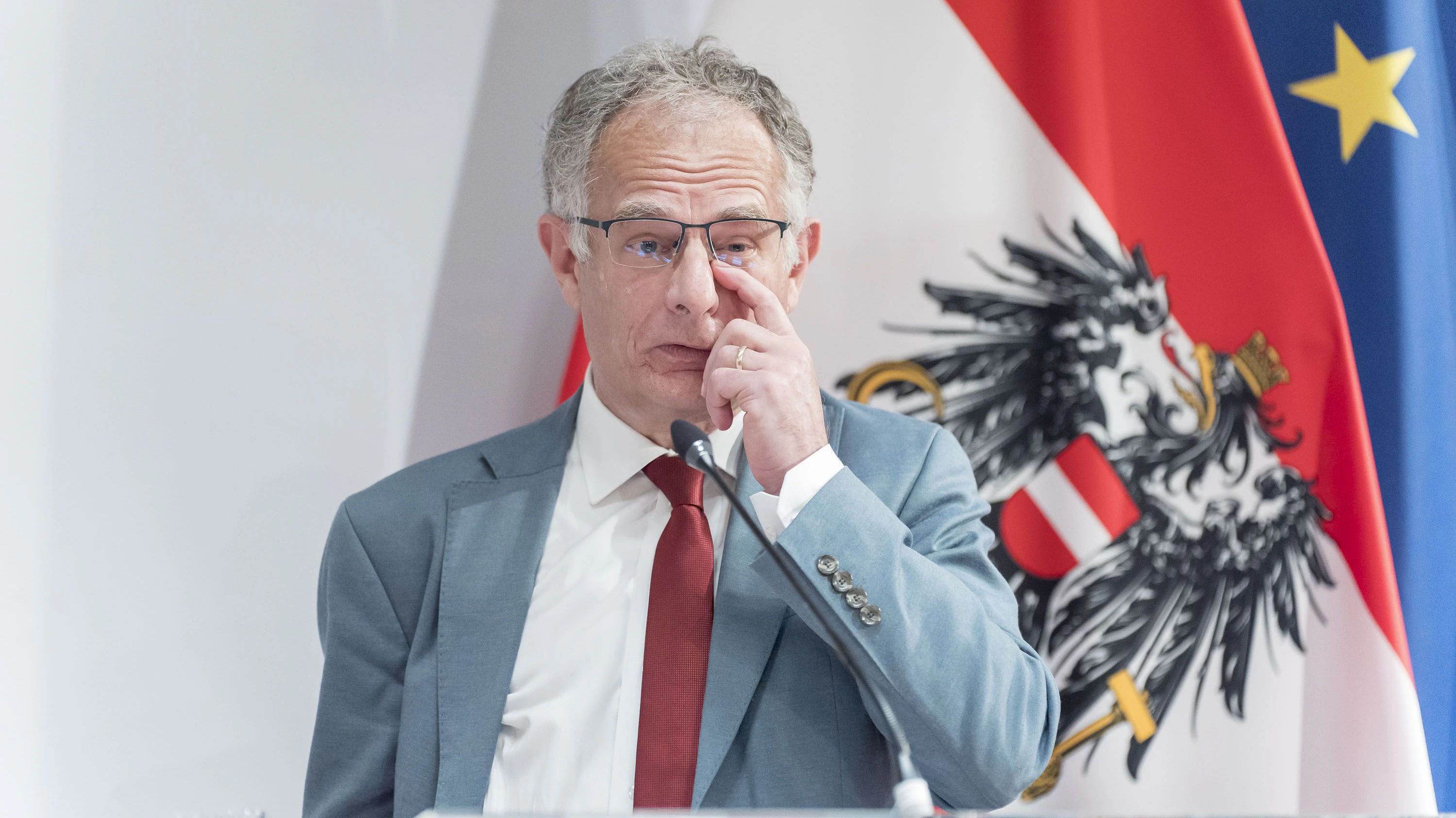 Hält Finanzminister Markus Marterbauer die Spritpreisbremse auch für eine Augenauswischerei?